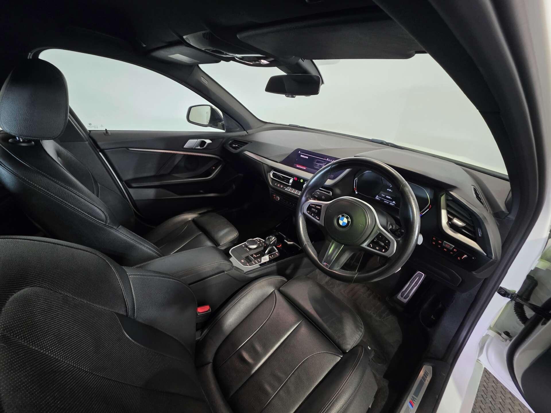 BMW 1 Series view 10