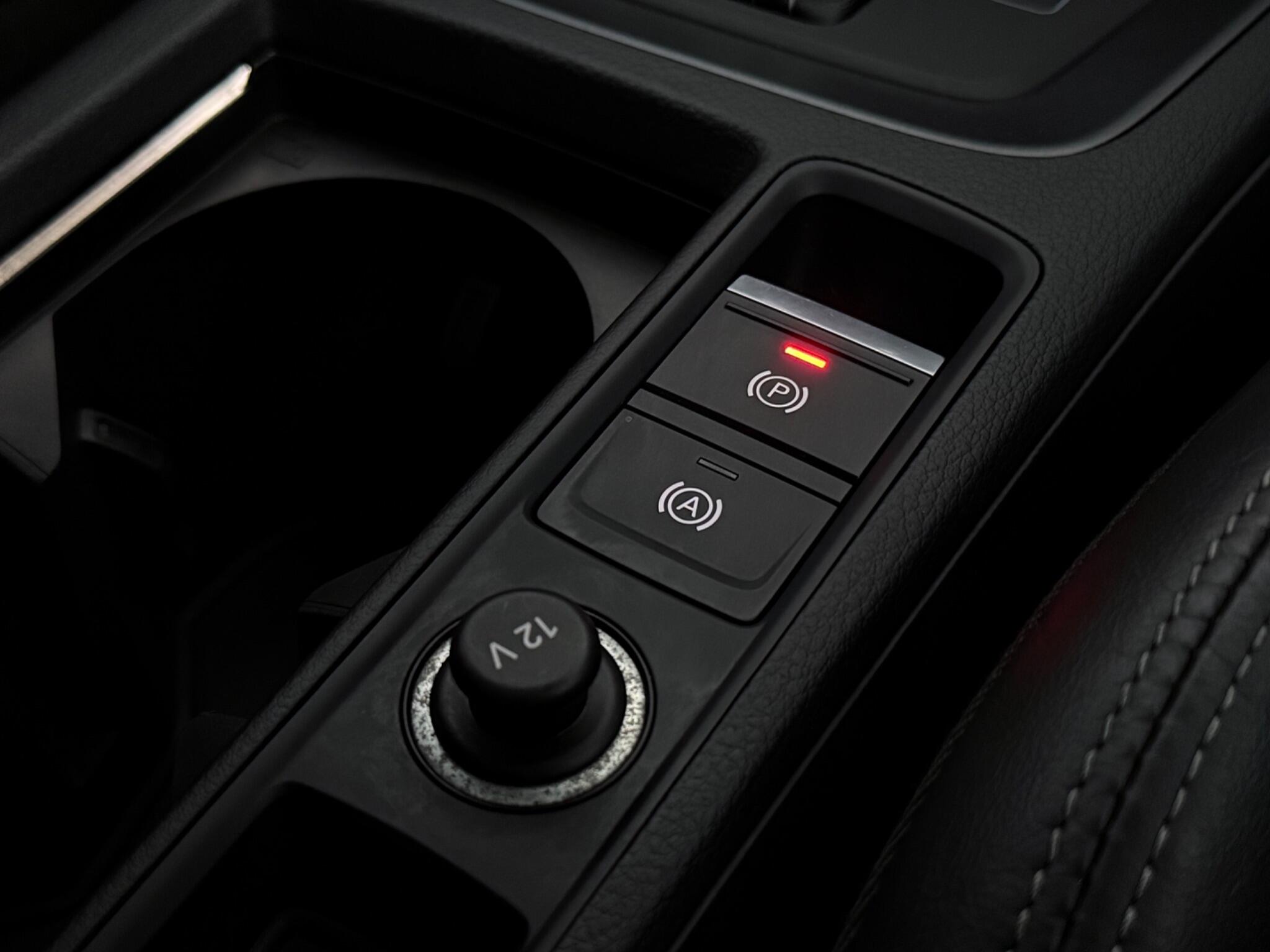 Audi Q3 view 22