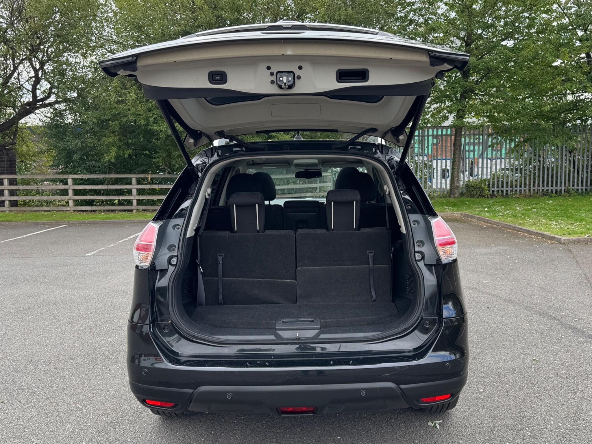 Nissan X-Trail view 14