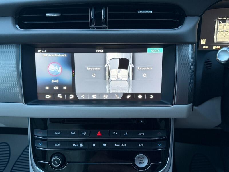 Jaguar XF view 47