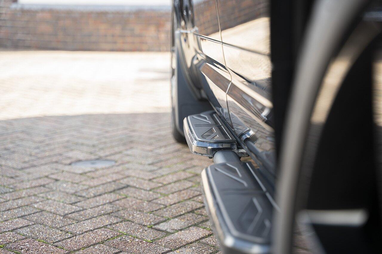 Land Rover Defender view 22
