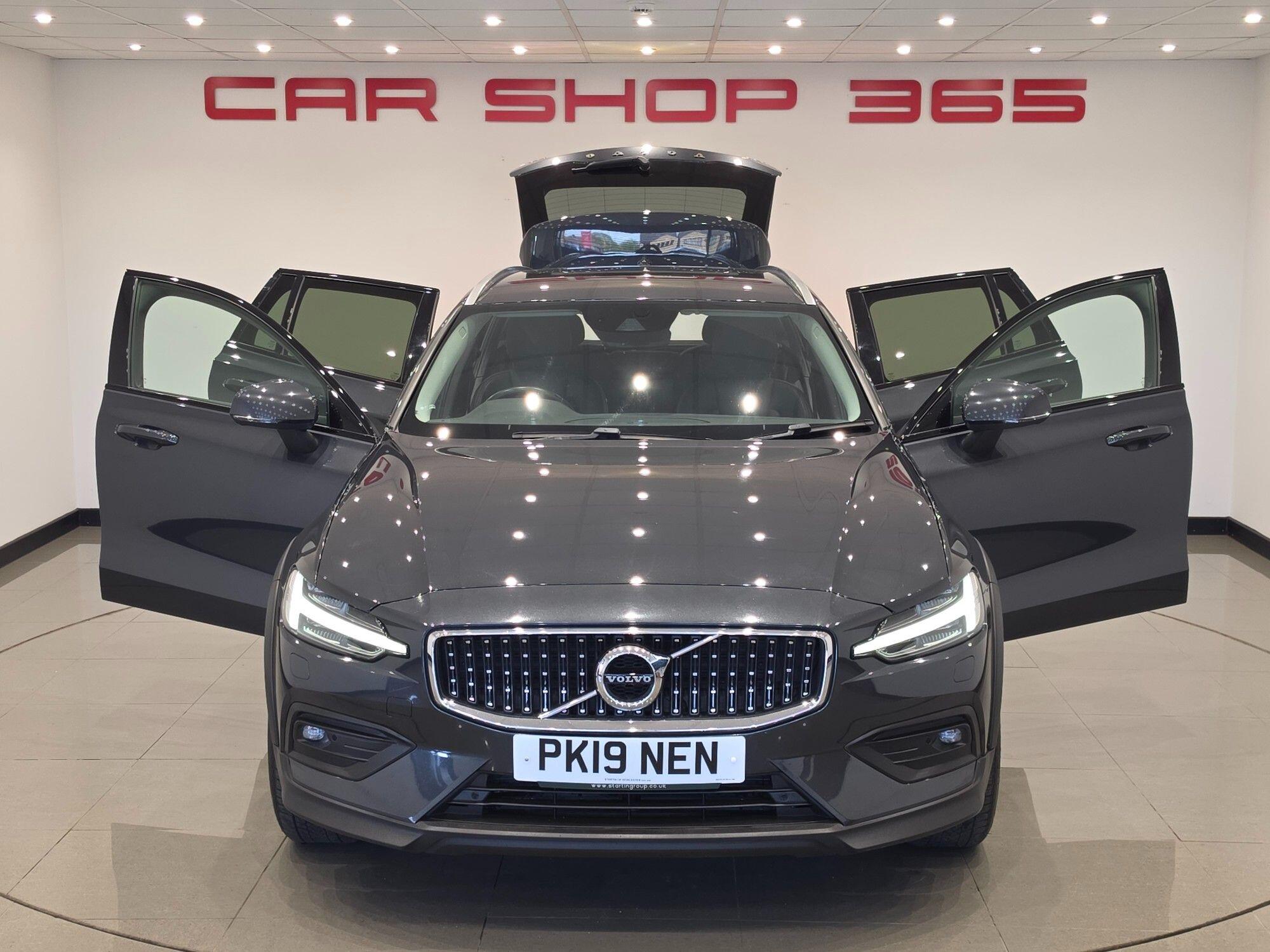 Volvo V60 Cross Country view 38