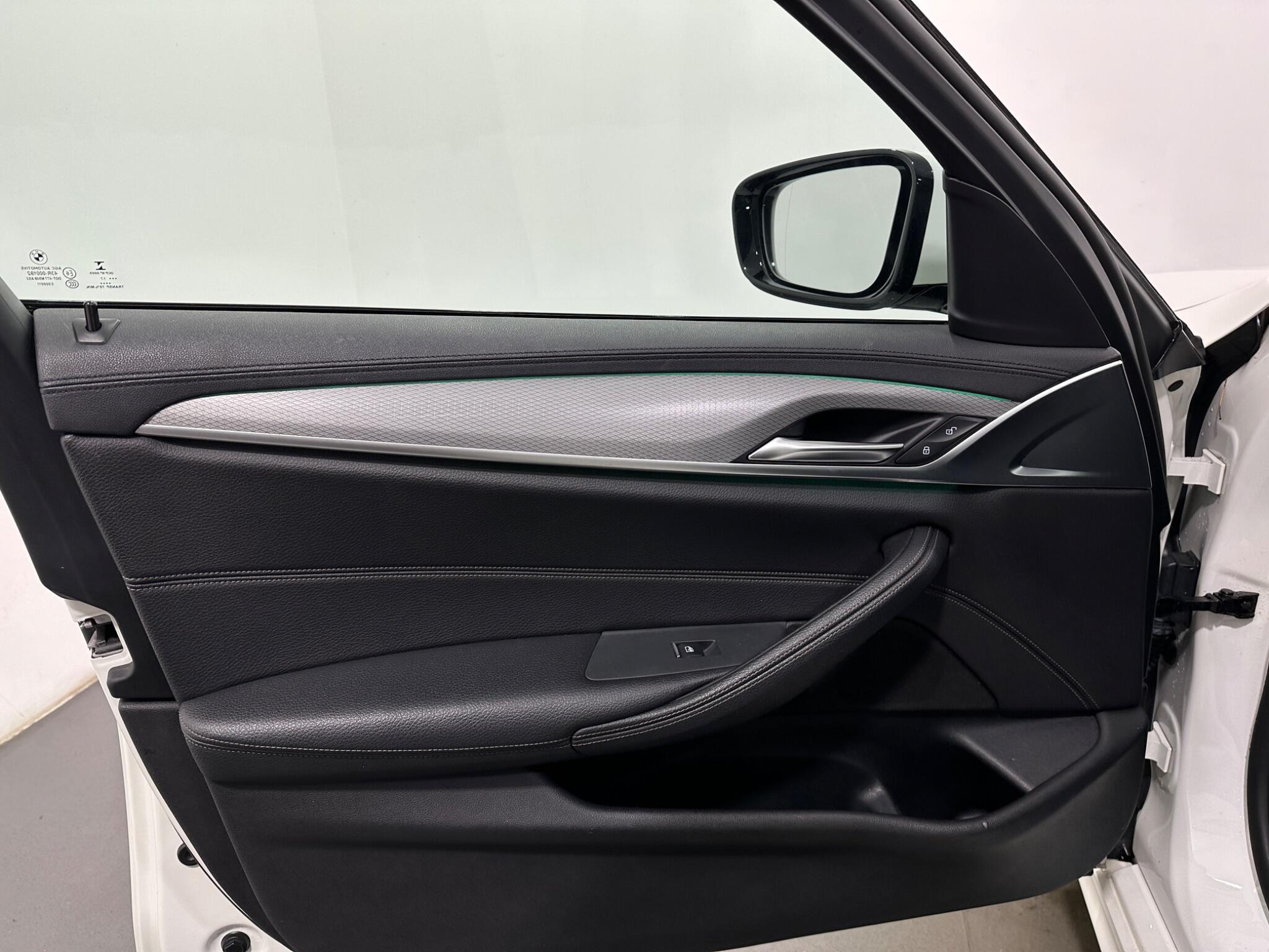 BMW 5 Series view 37