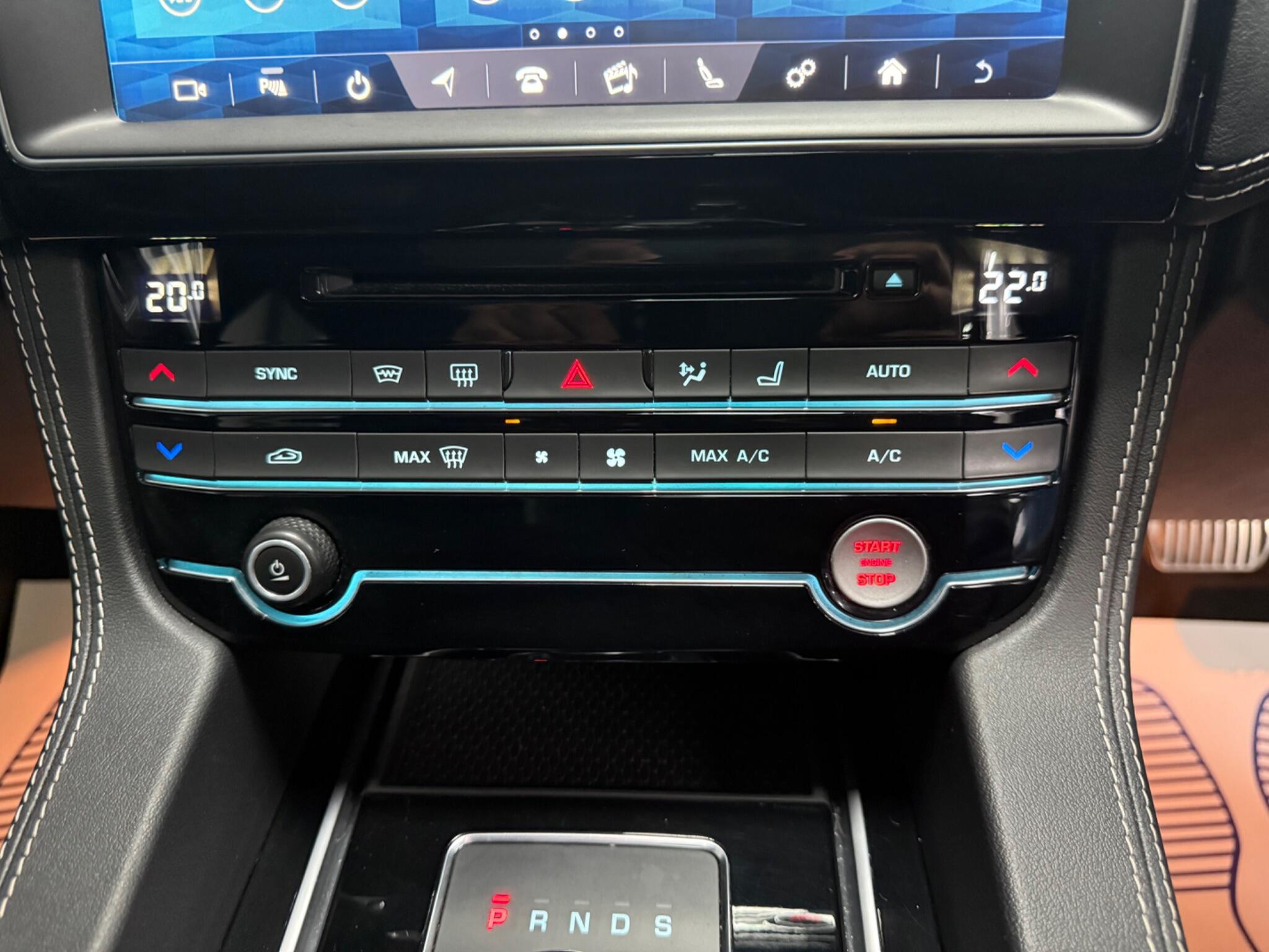 Jaguar F-Pace view 40