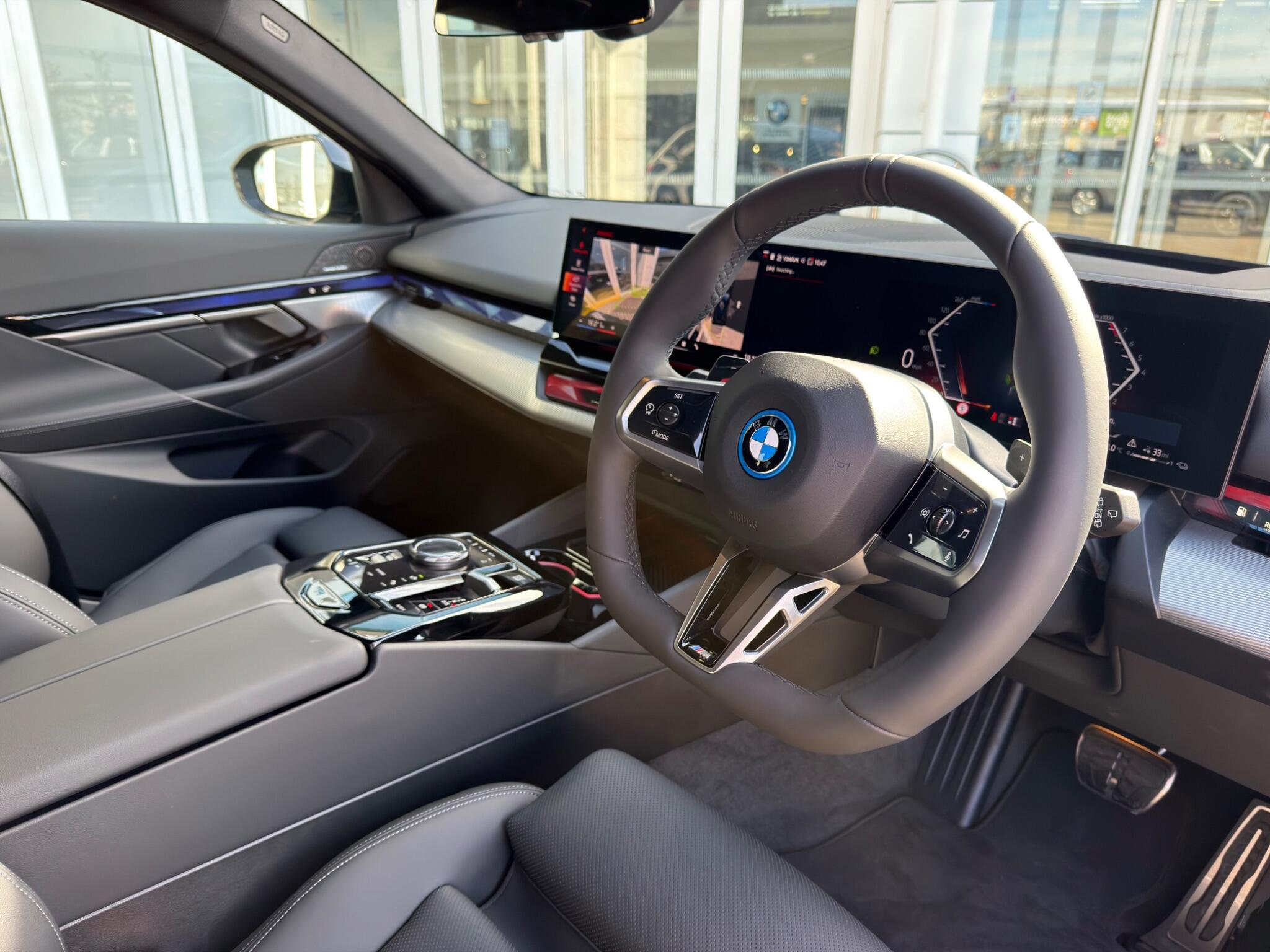 BMW 5 Series view 7