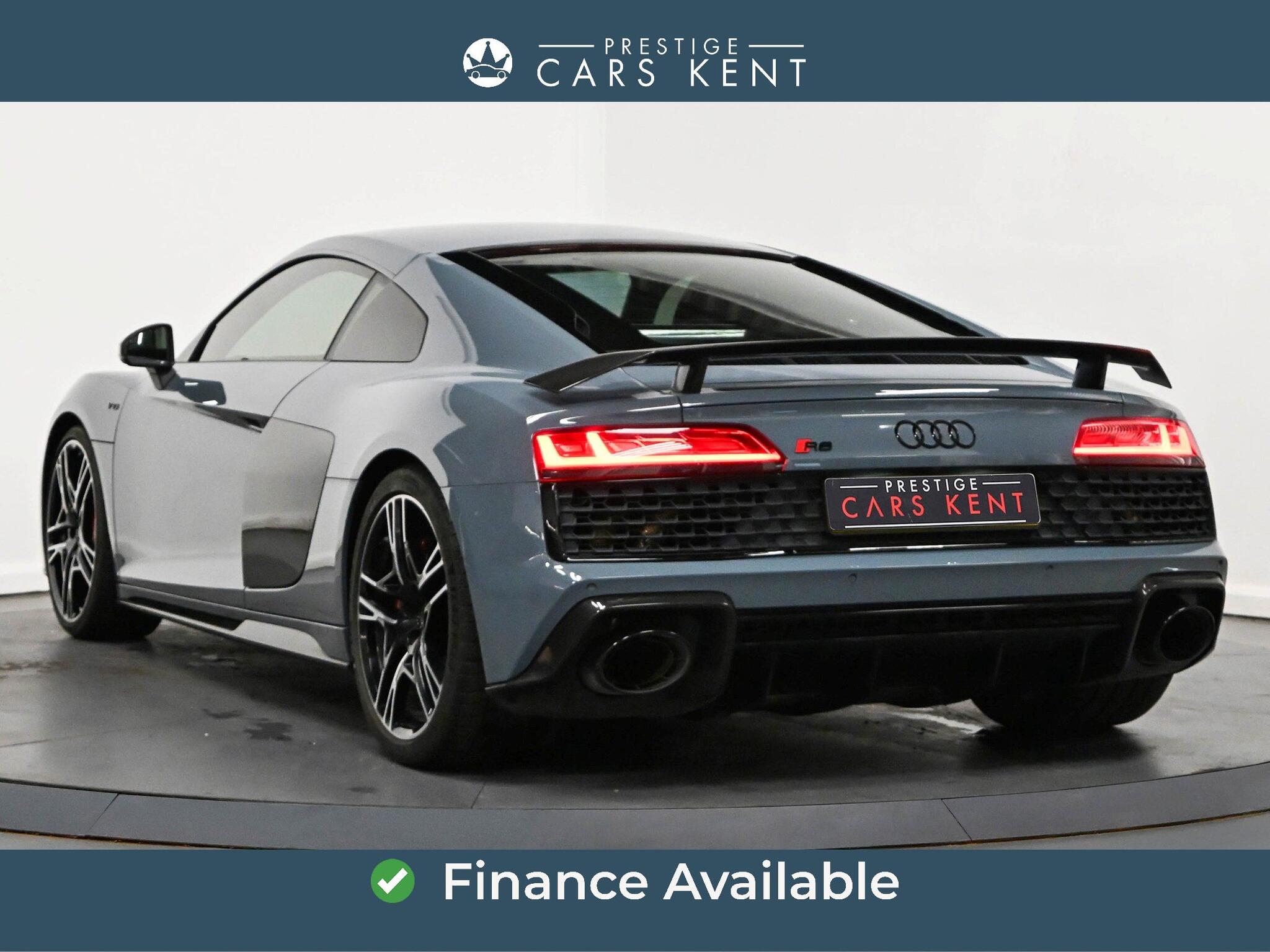 Audi R8 view 3