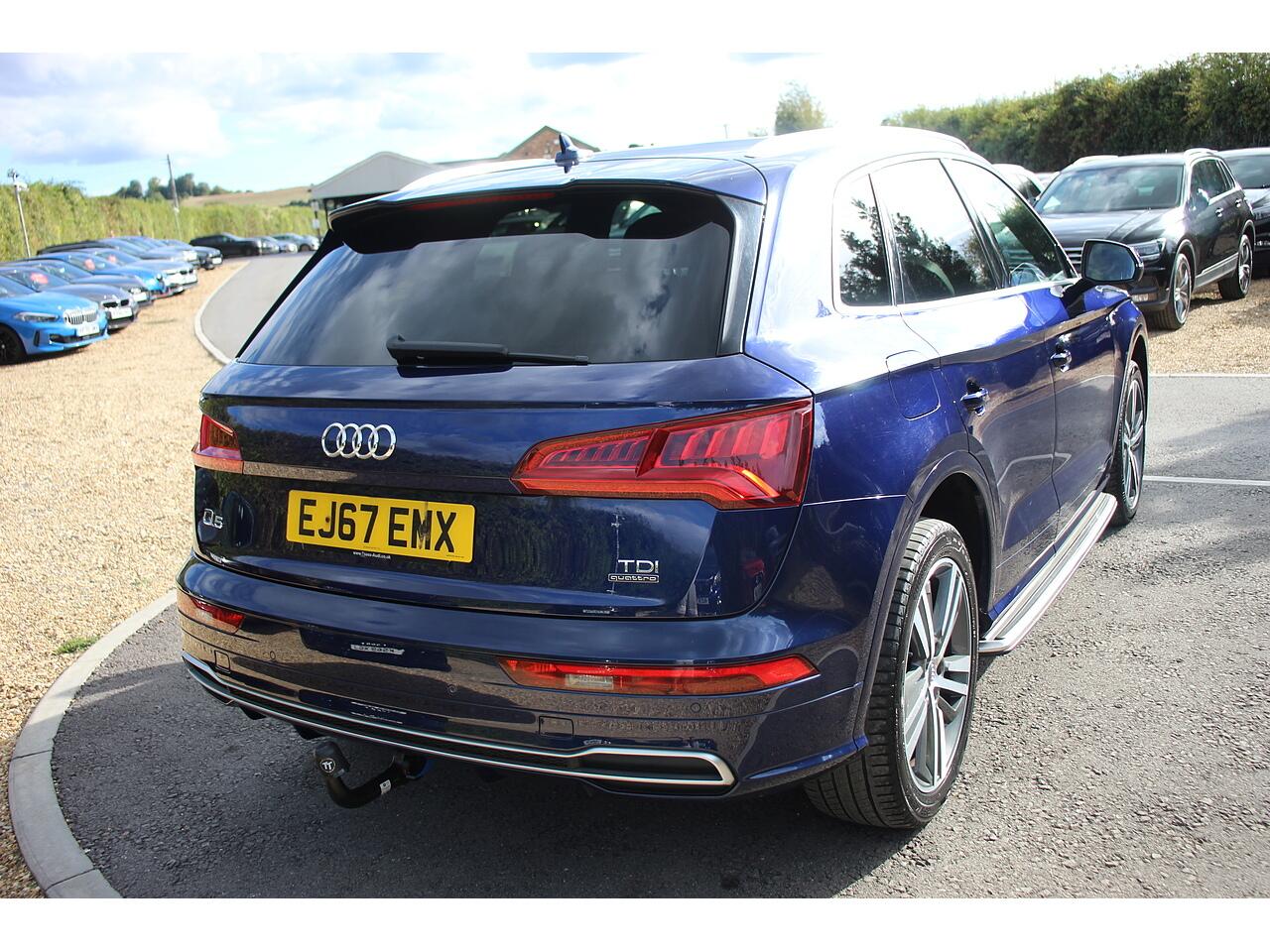 Audi Q5 view 11