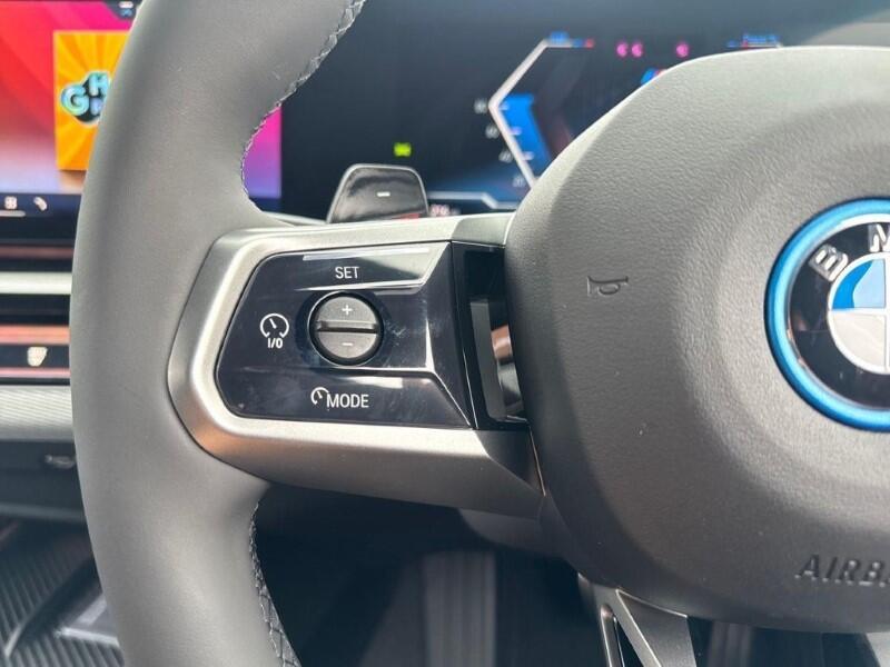 BMW 5 Series view 17