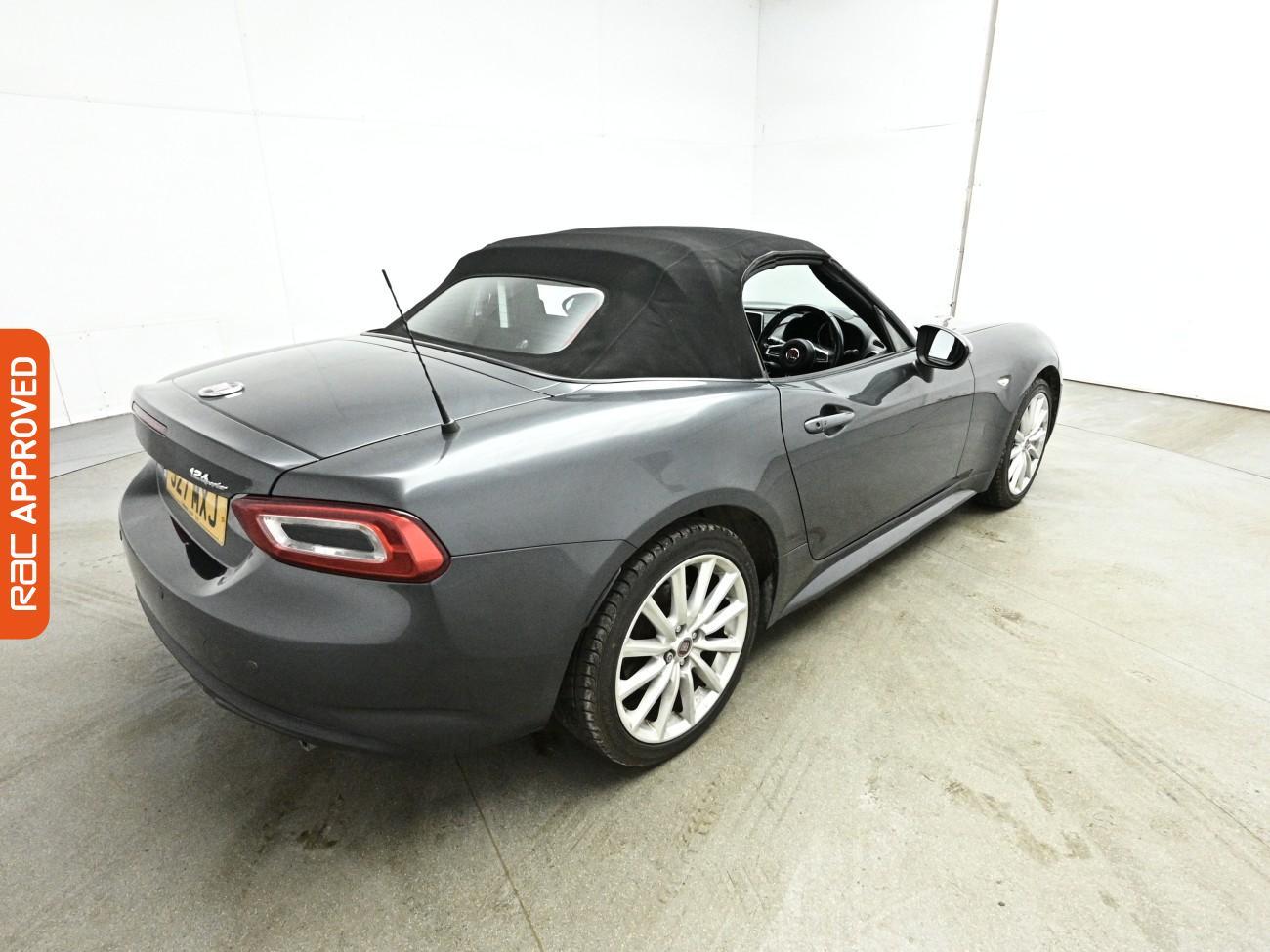 Fiat 124 Spider view 14