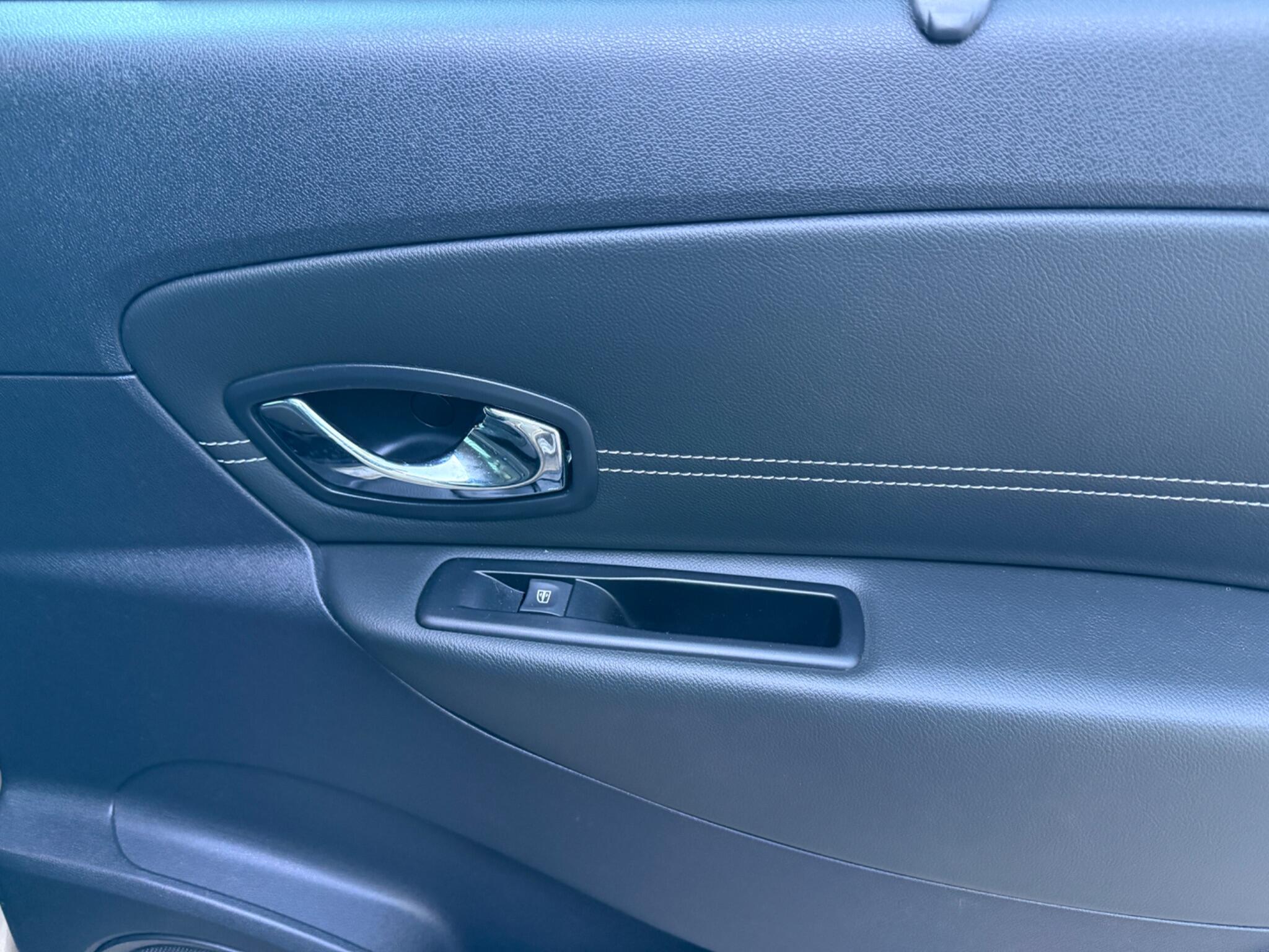 2015 Renault Scenic image 33