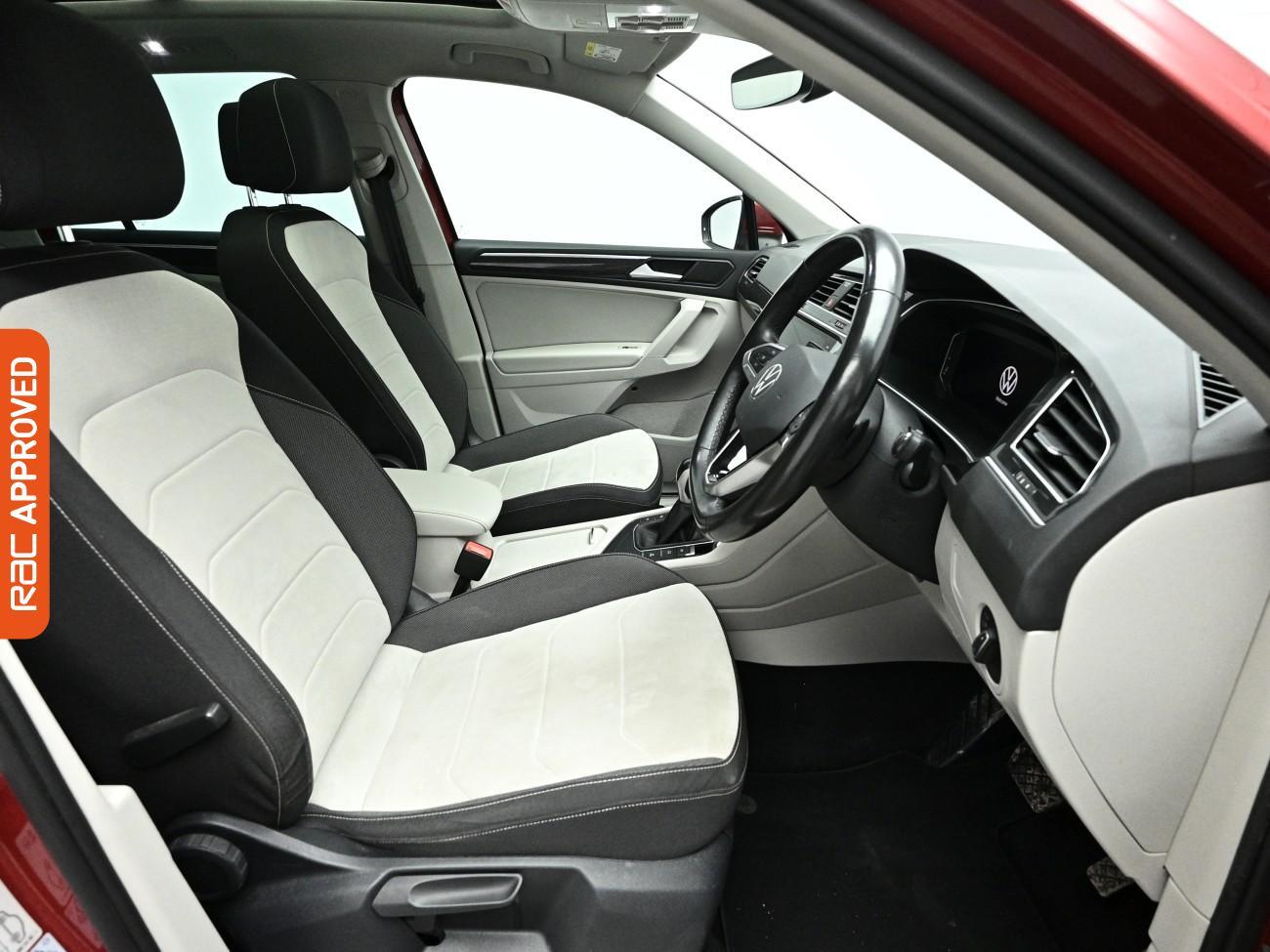 Volkswagen Tiguan view 12