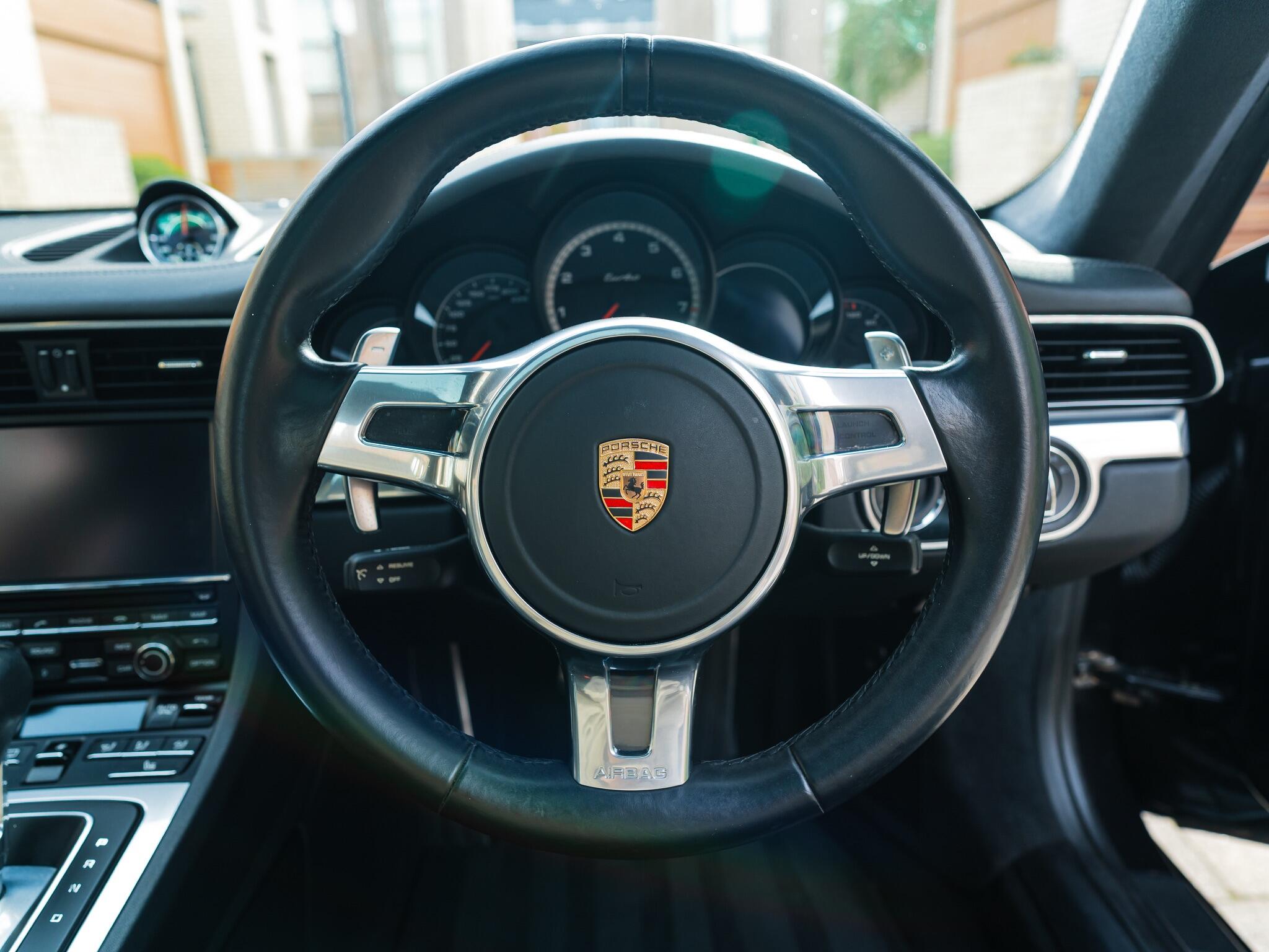 Porsche 911 view 16