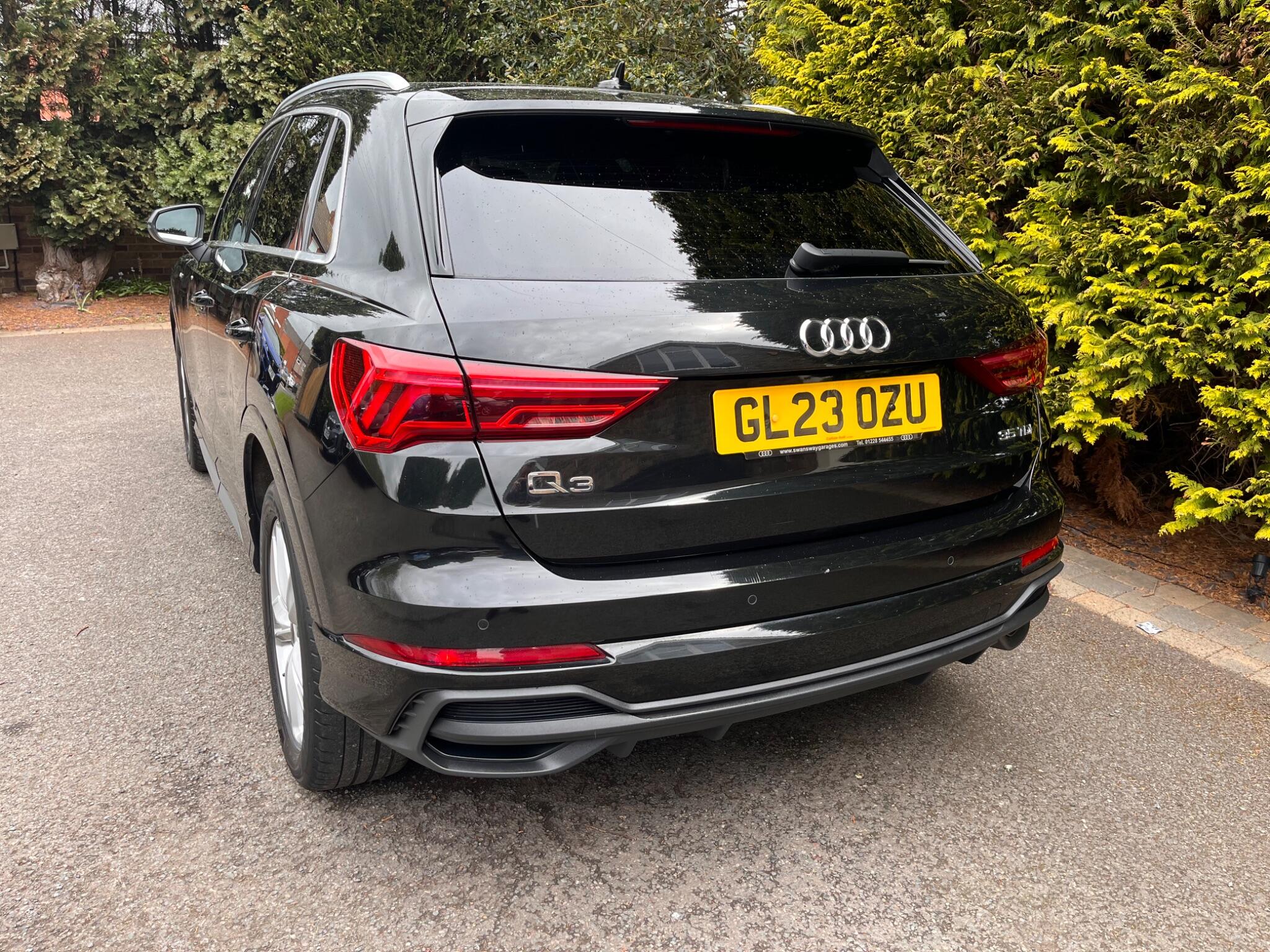 Audi Q3 view 14