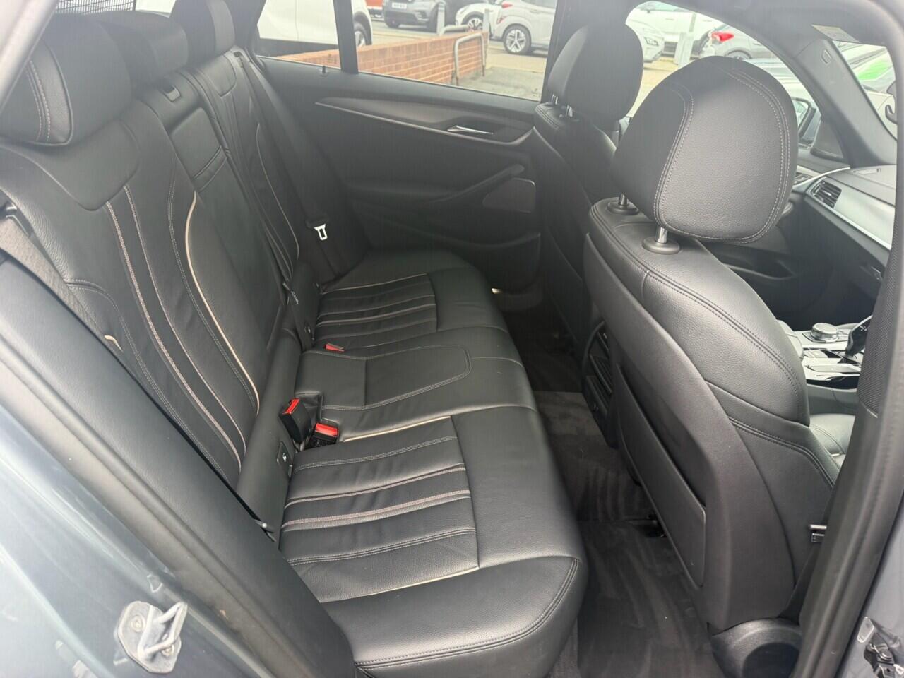 BMW 5 Series view 37
