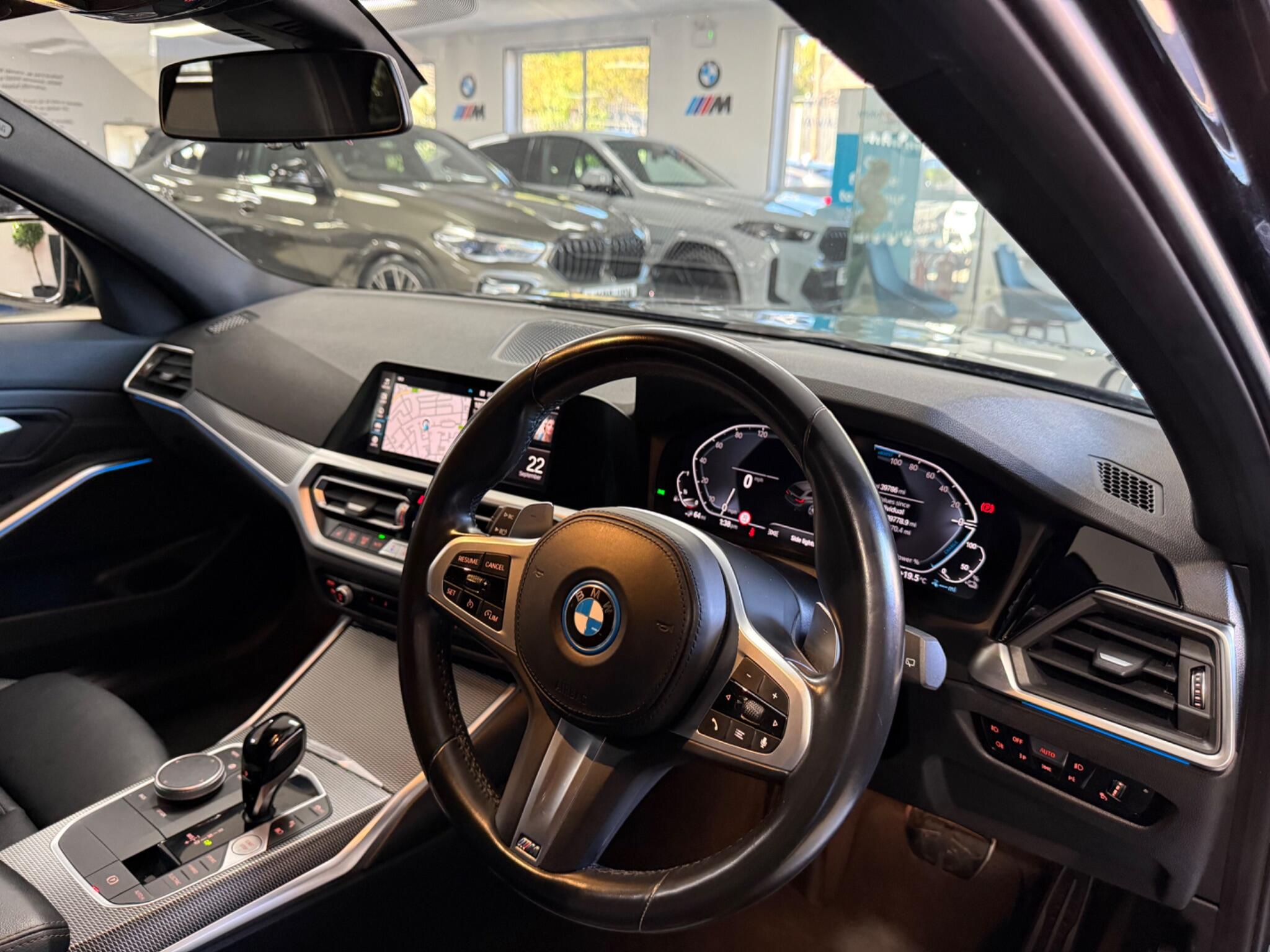 BMW 3 Series view 28