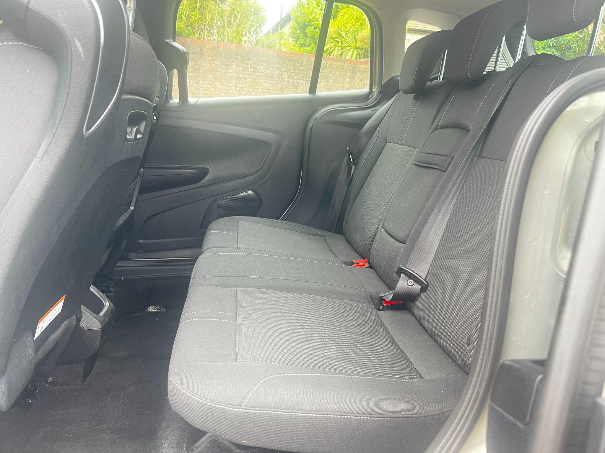 Ford B-Max view 16
