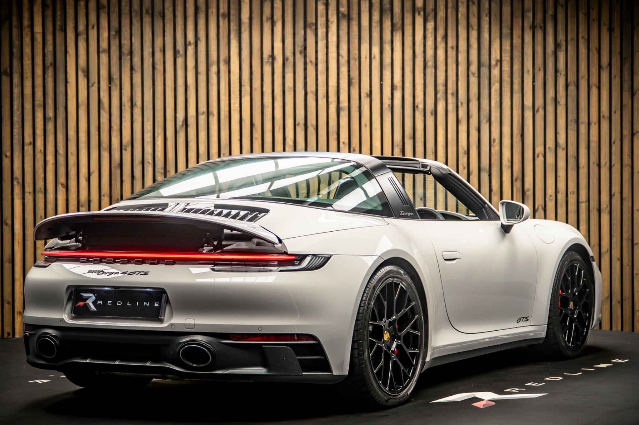 Porsche 911 view 4