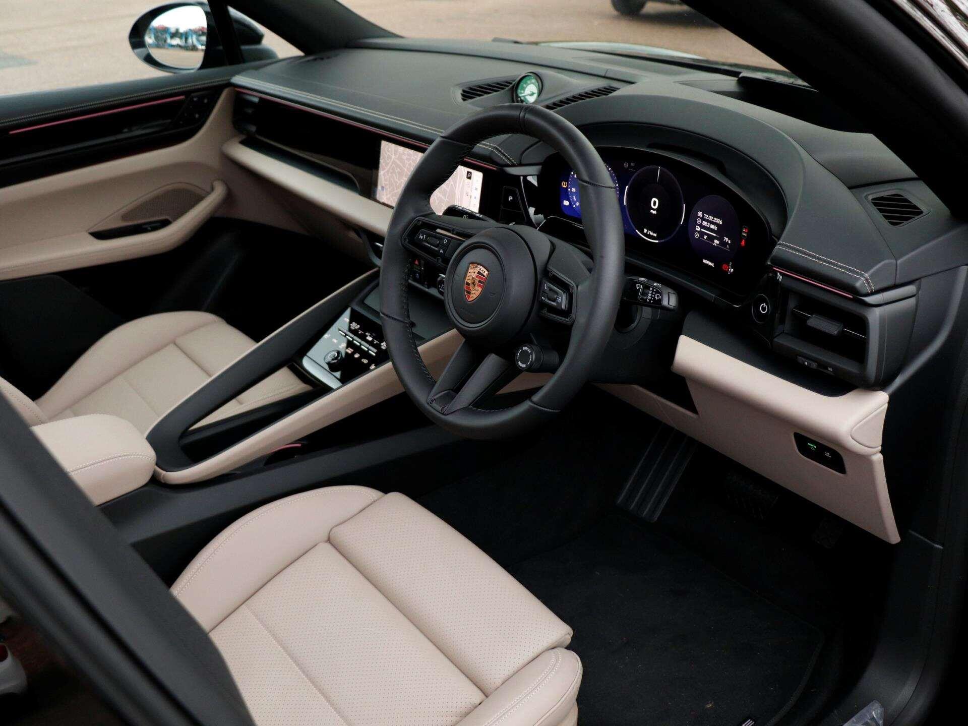 Porsche Macan view 10