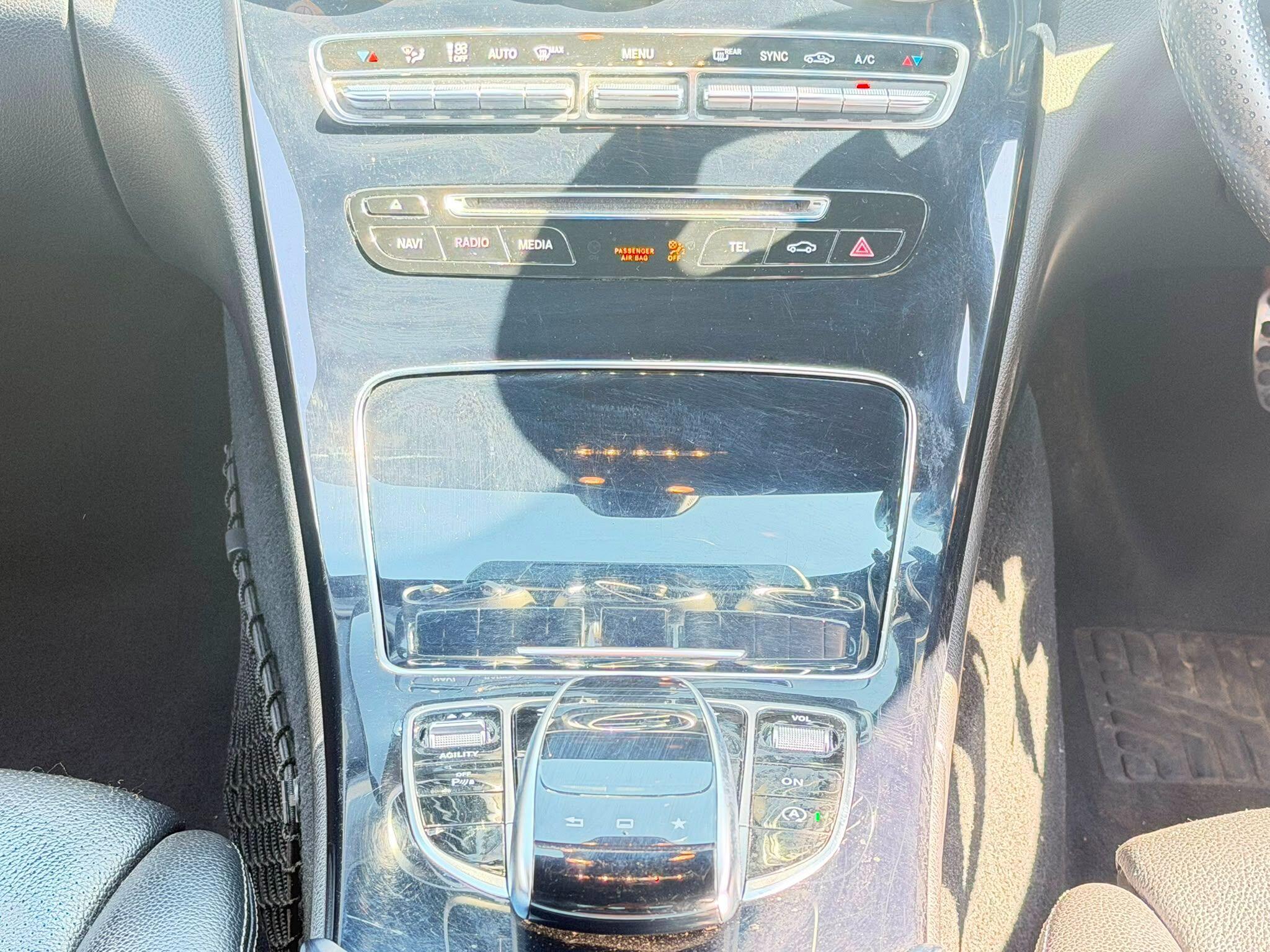 Mercedes-Benz C-Class view 22