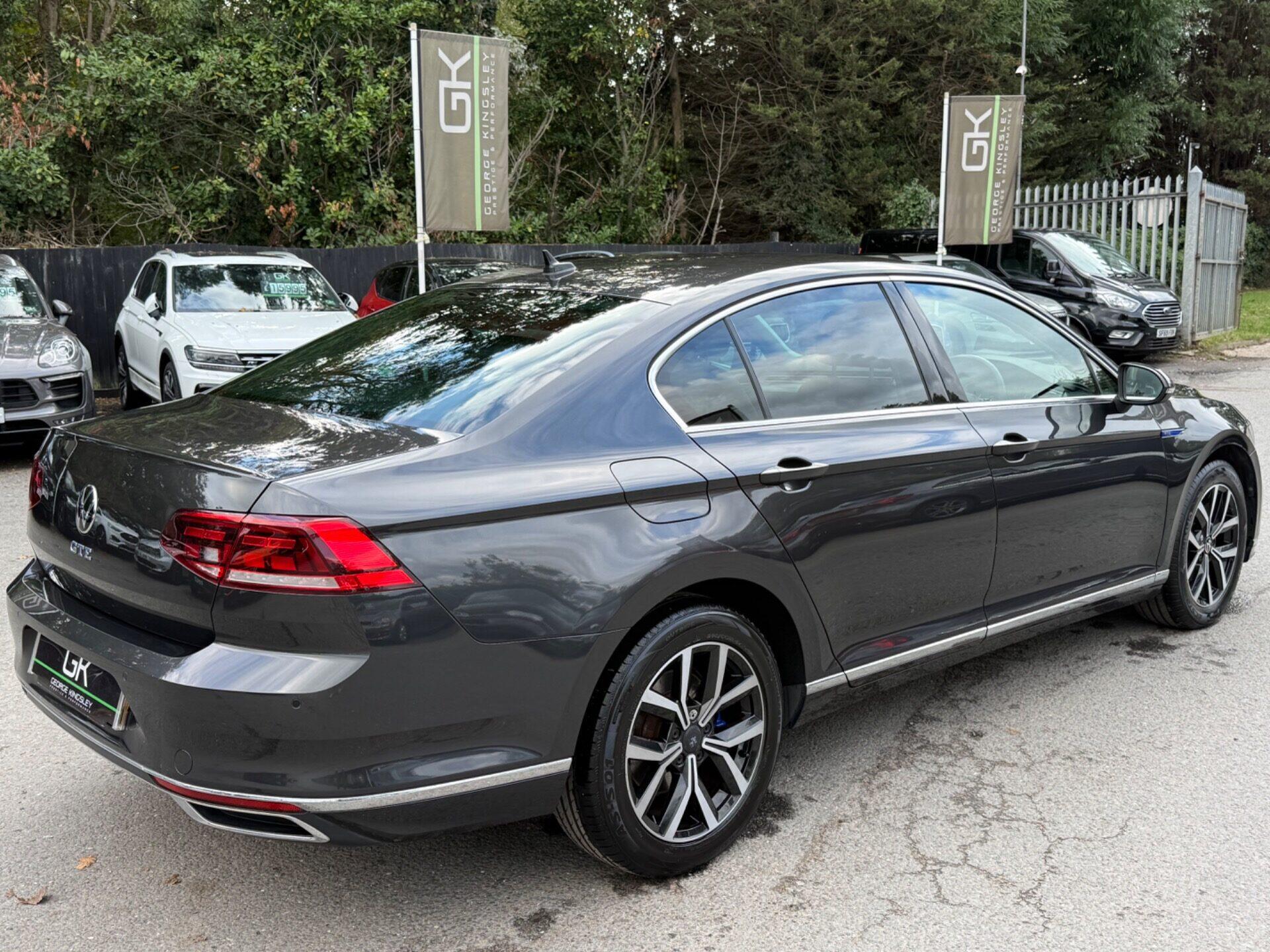 Volkswagen Passat view 6