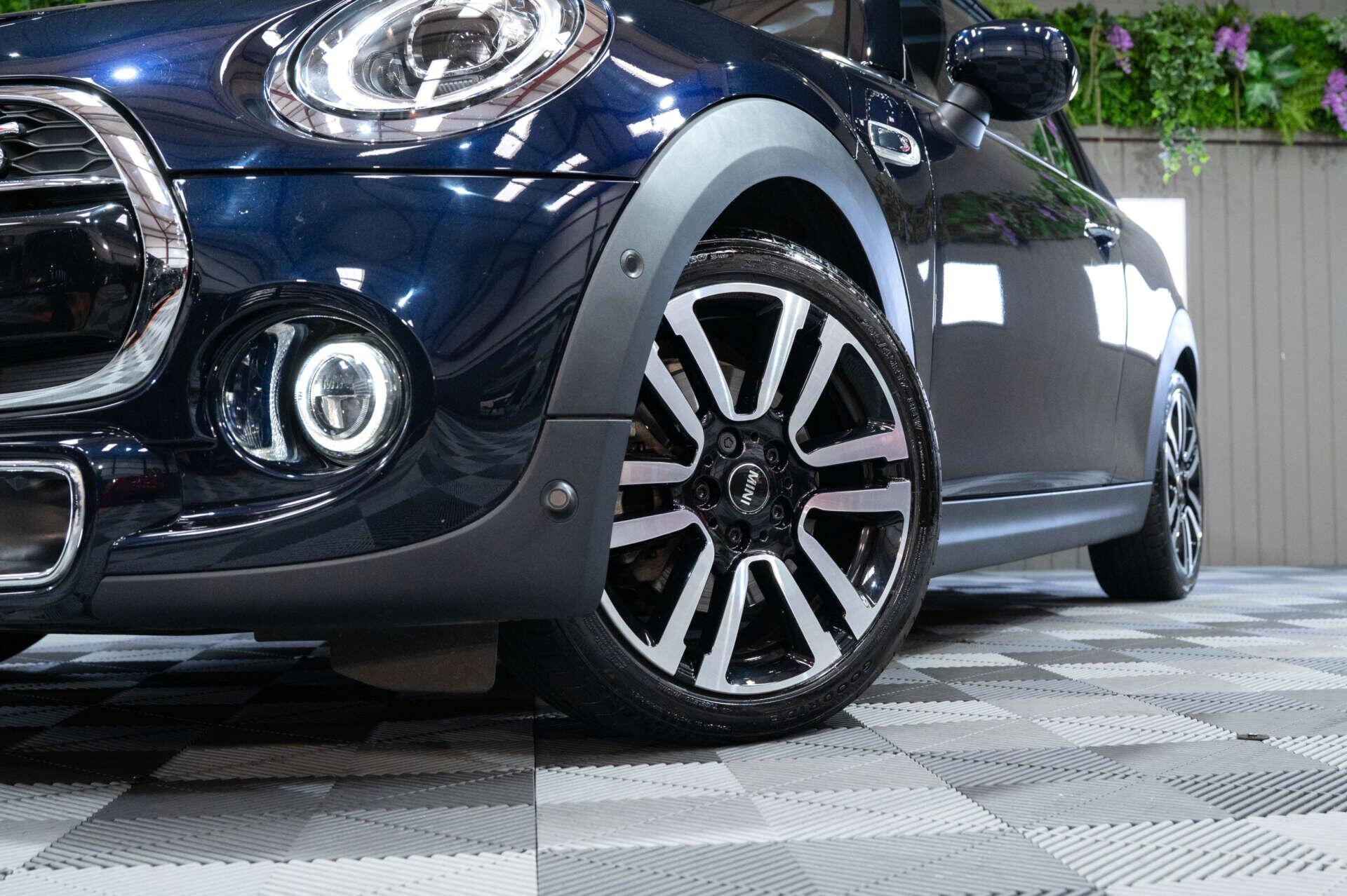 Mini Convertible view 16