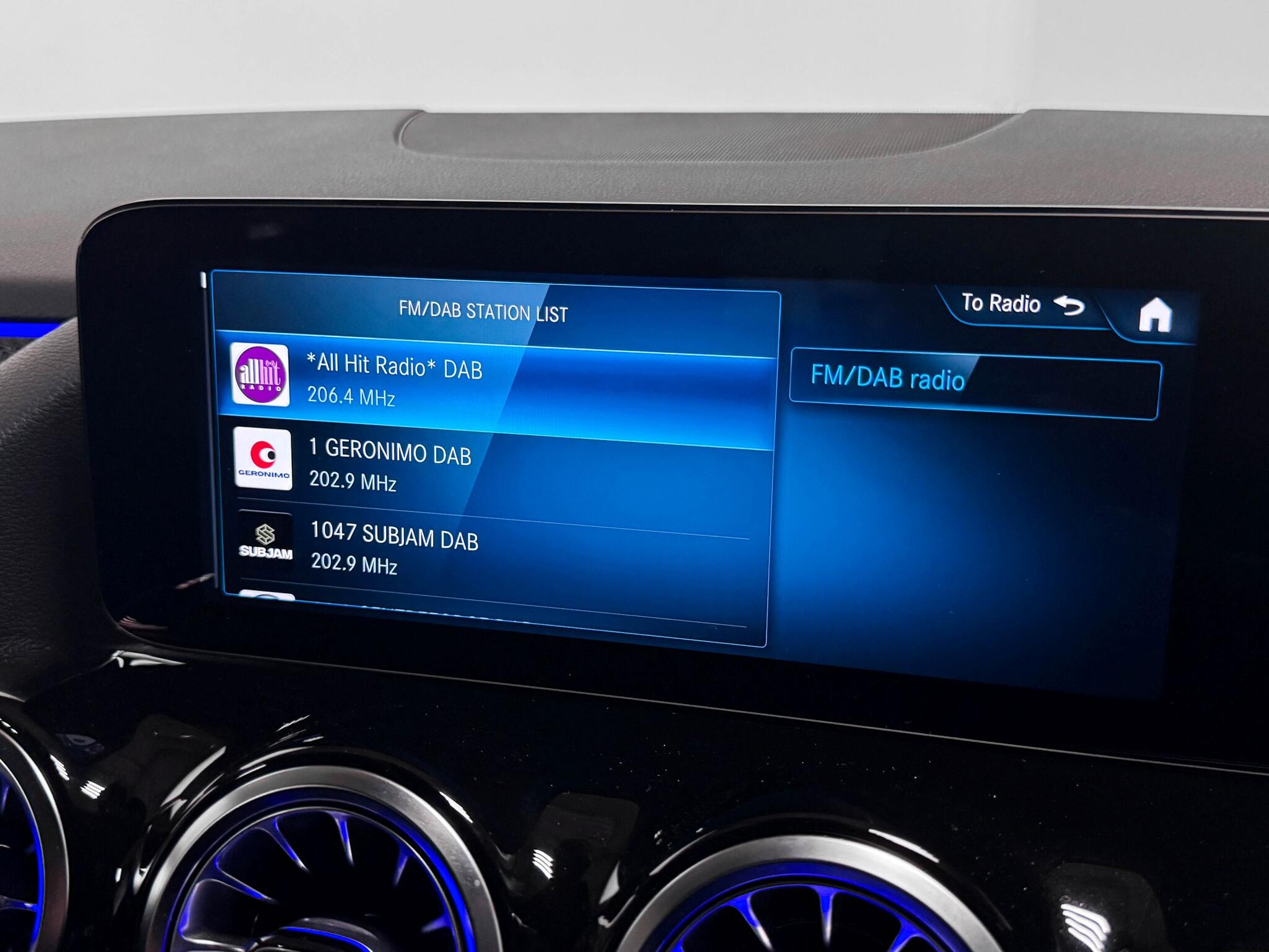 Mercedes-Benz Gla view 44