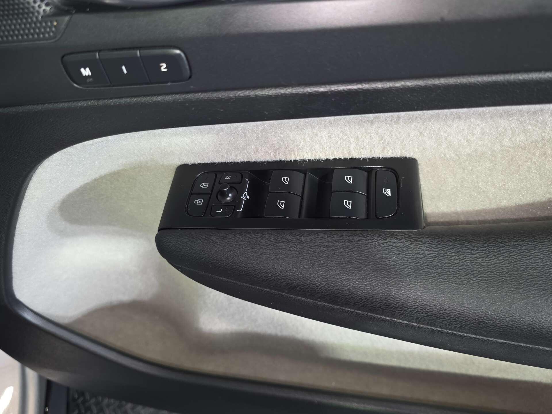 Volvo XC40 view 40