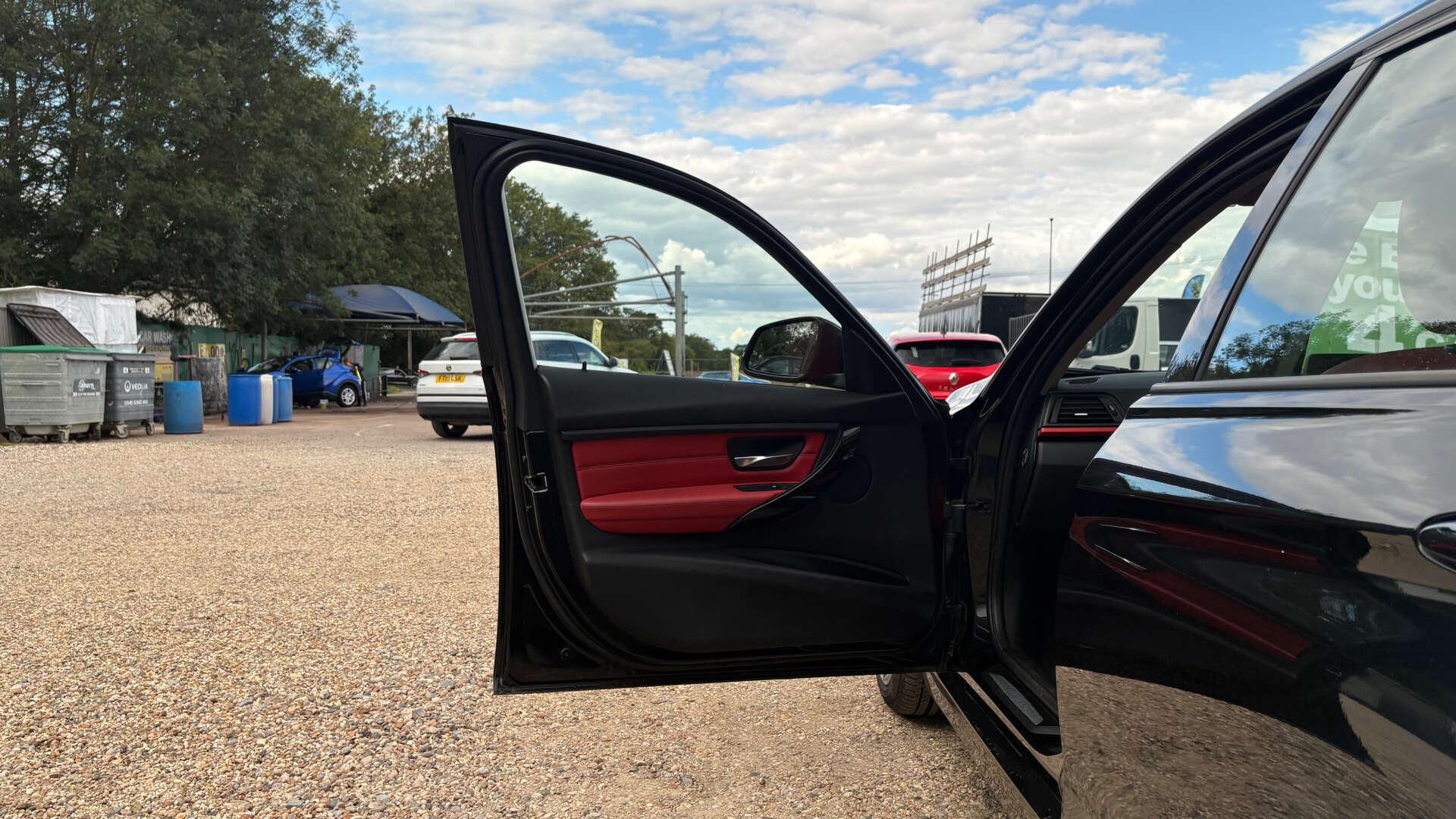 BMW 3 Series view 36