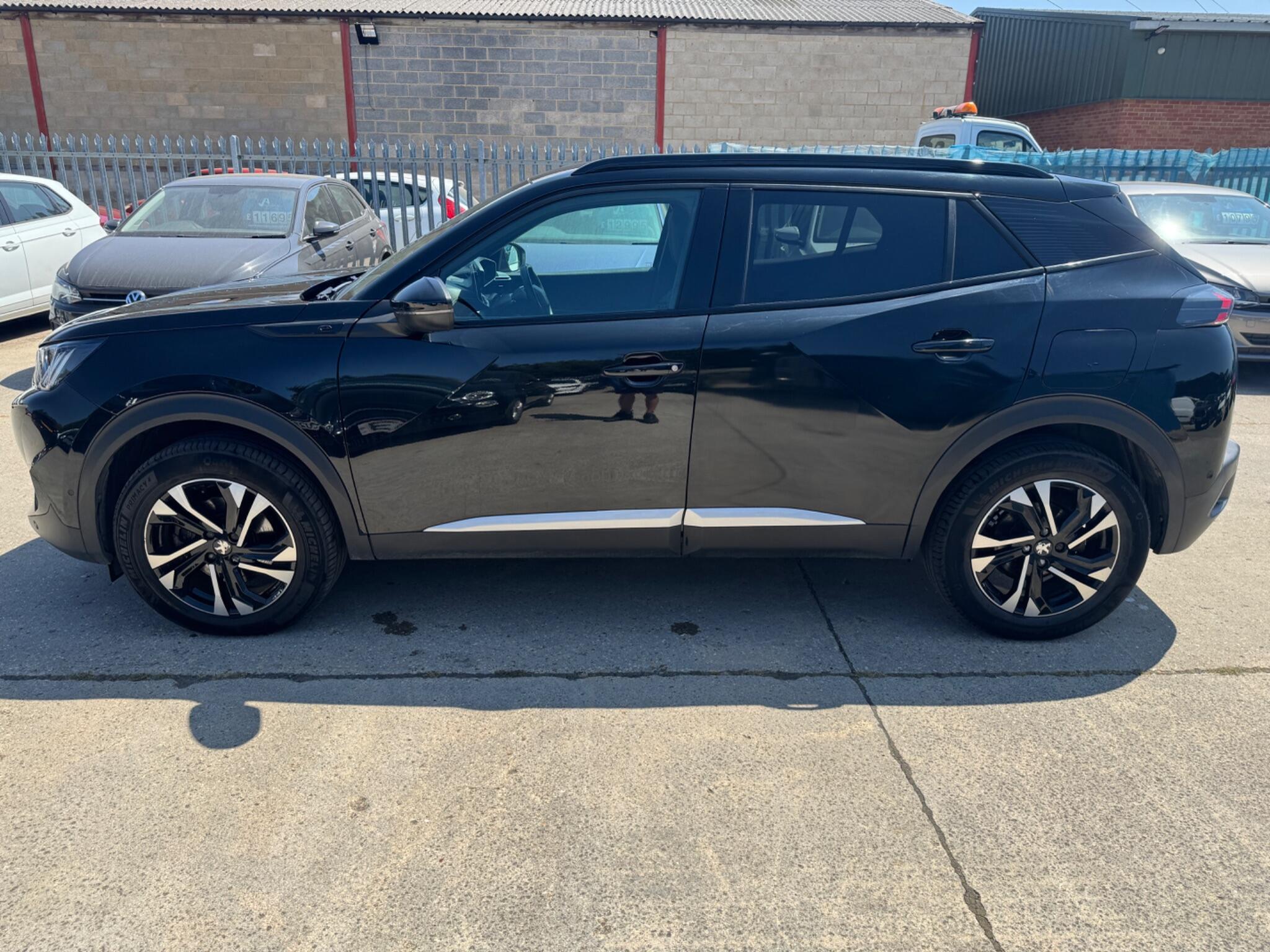Peugeot E-2008 view 9