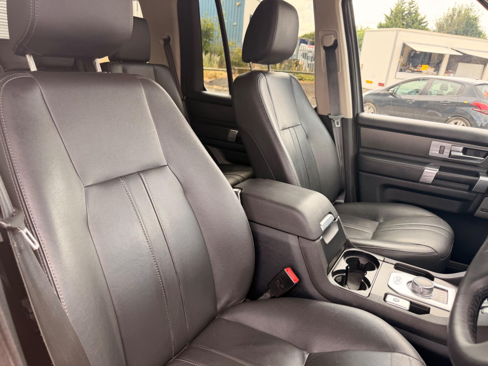 Land Rover Discovery view 26