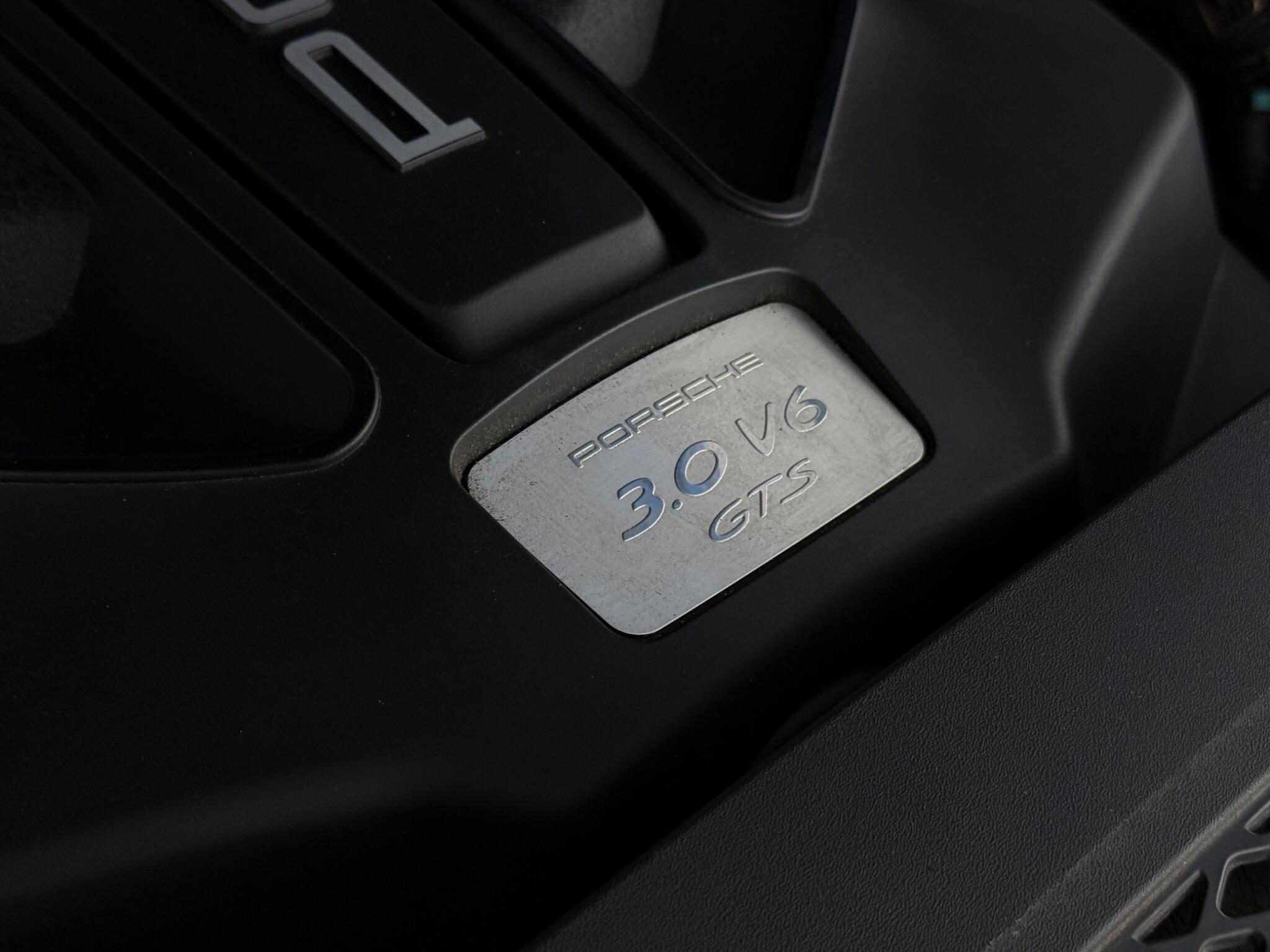 Porsche Macan view 38