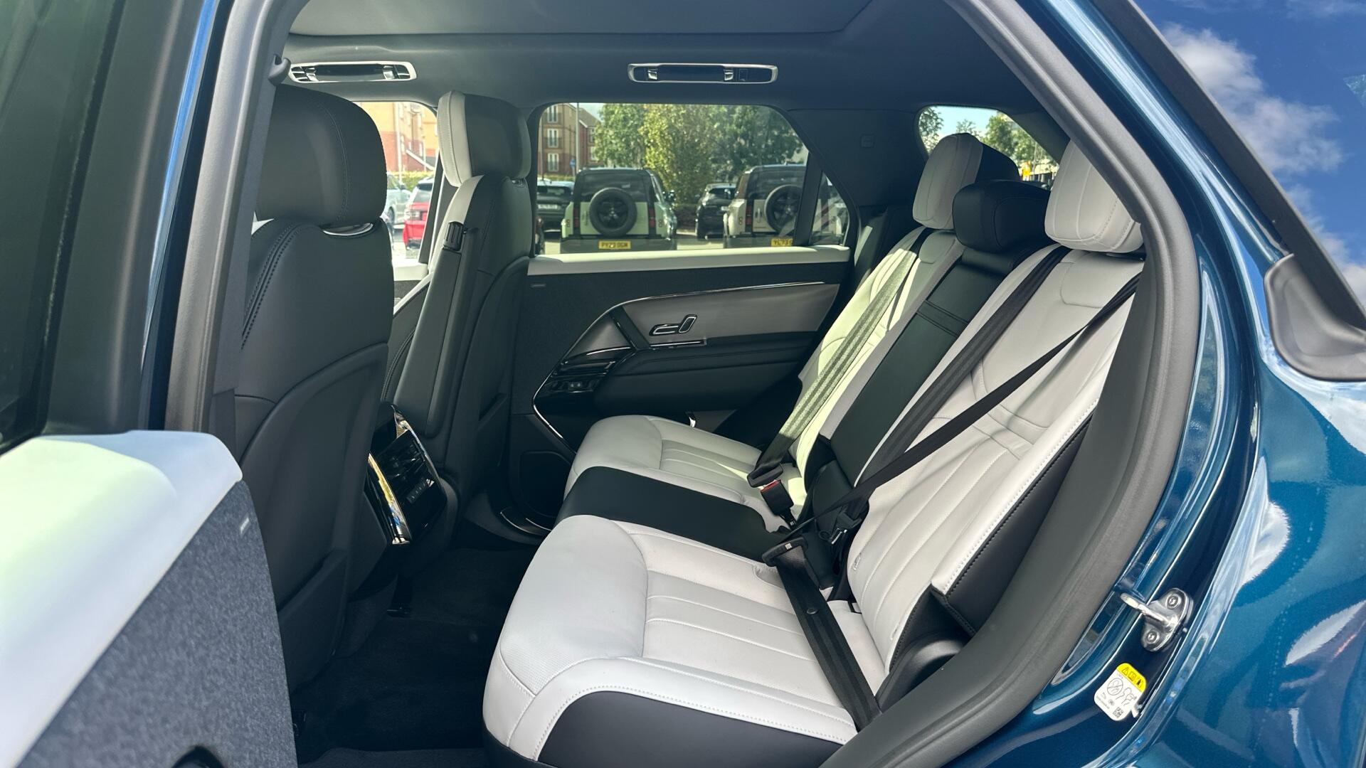 Land Rover Range Rover Sport view 14