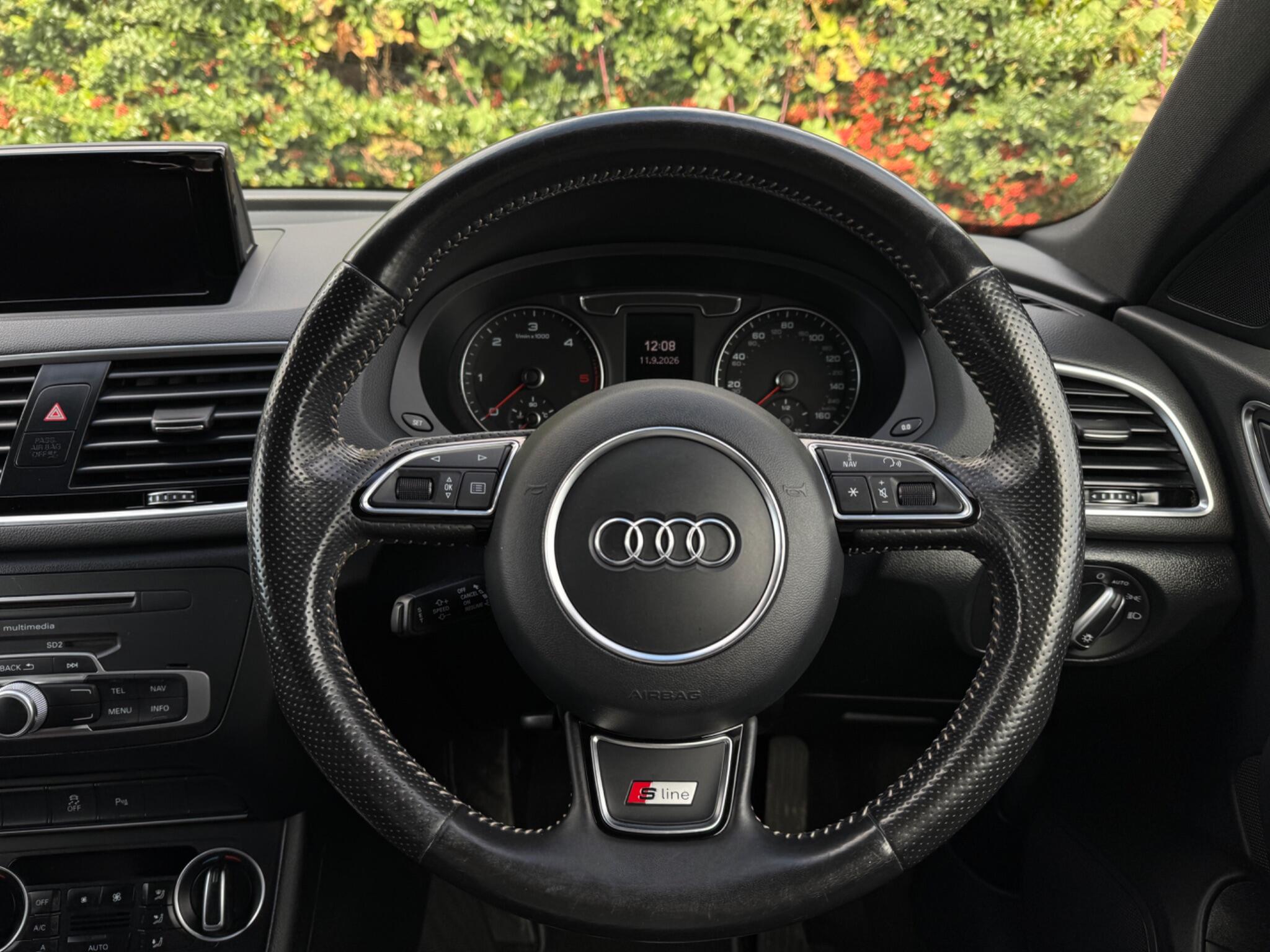Audi Q3 view 23