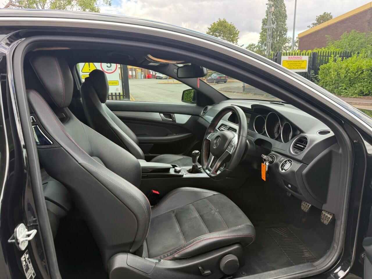 Mercedes-Benz C Class view 11