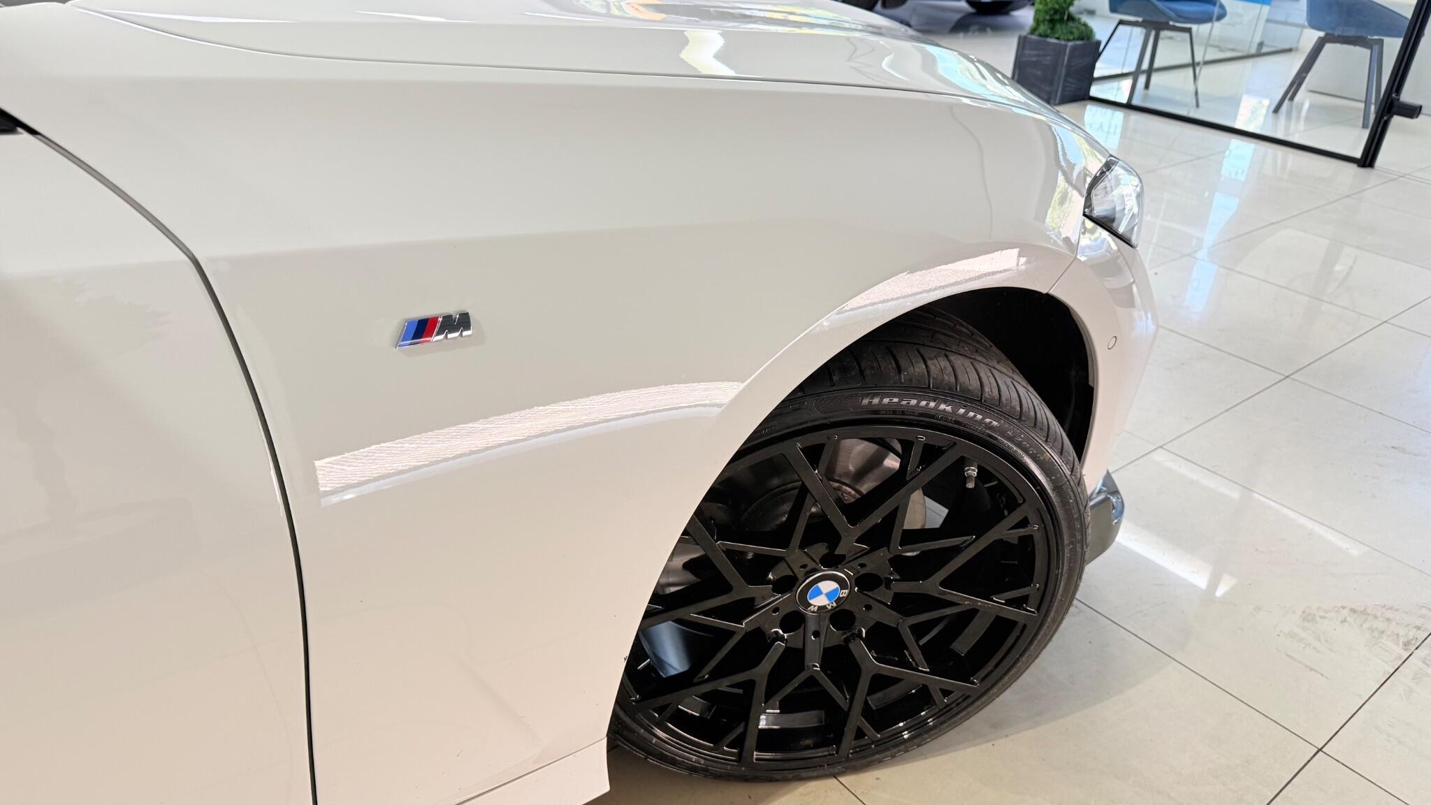 BMW 3 Series view 14