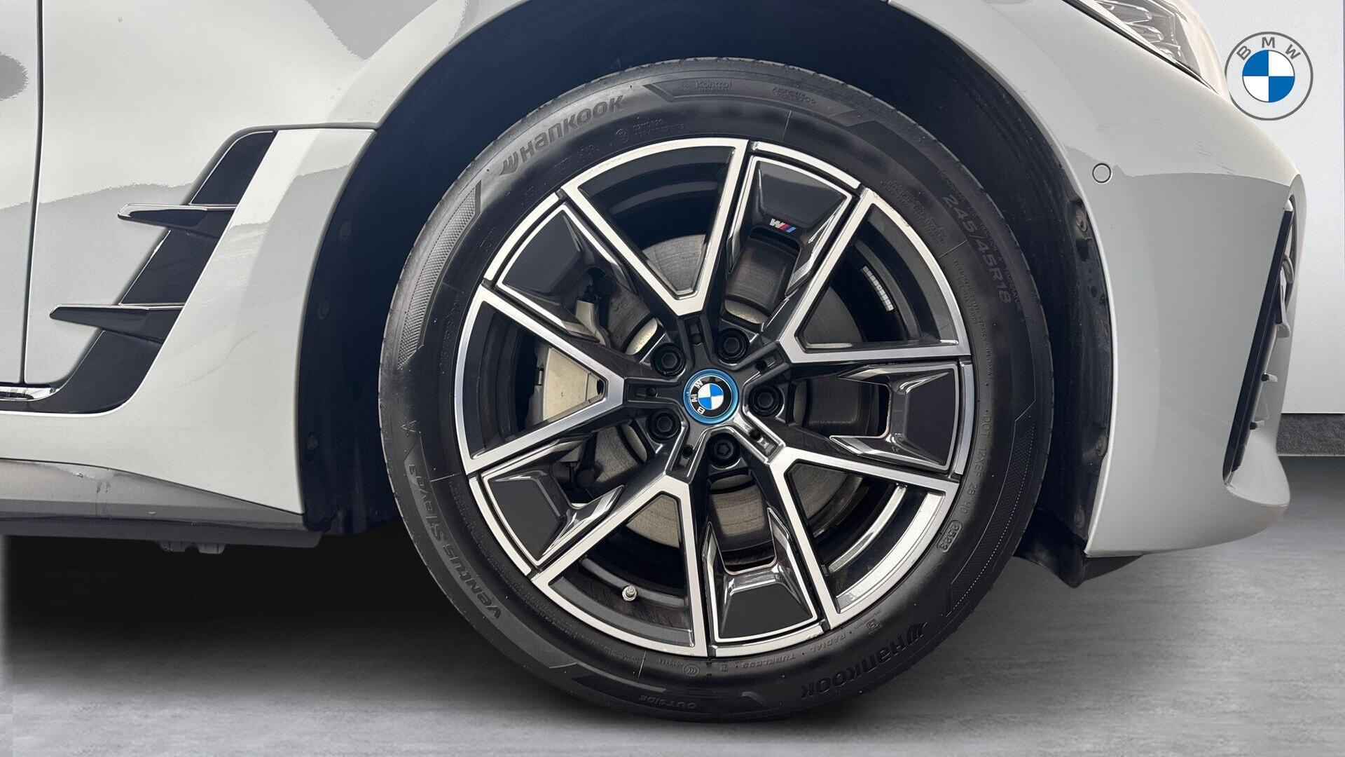 BMW i4 view 14