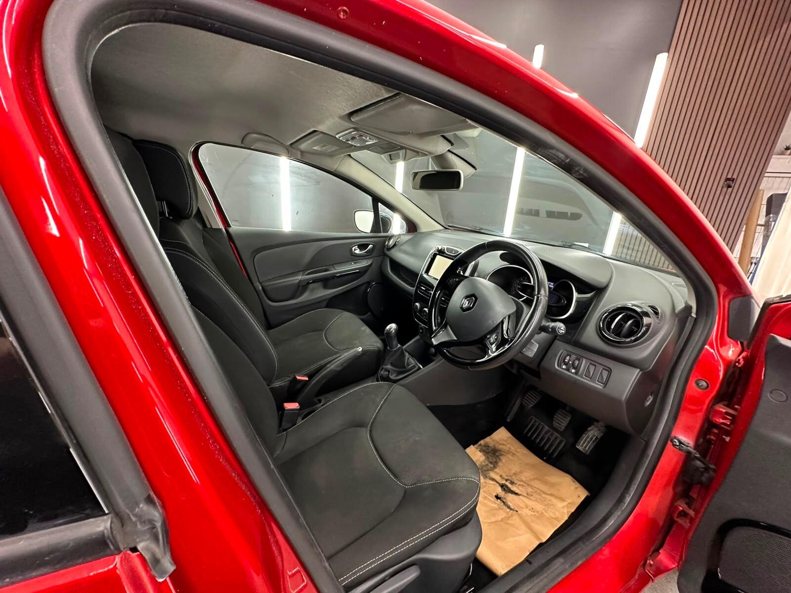 Renault Clio view 23