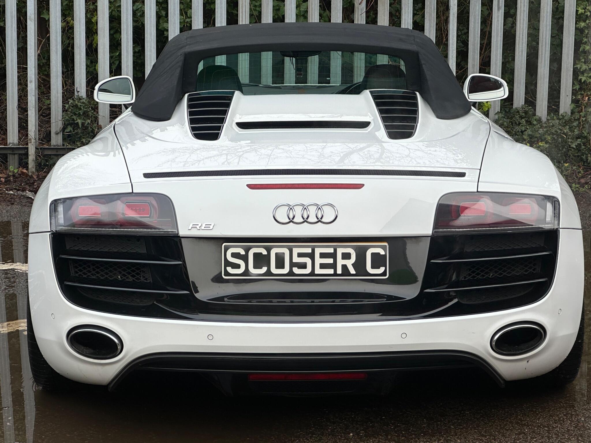 Audi R8 view 5