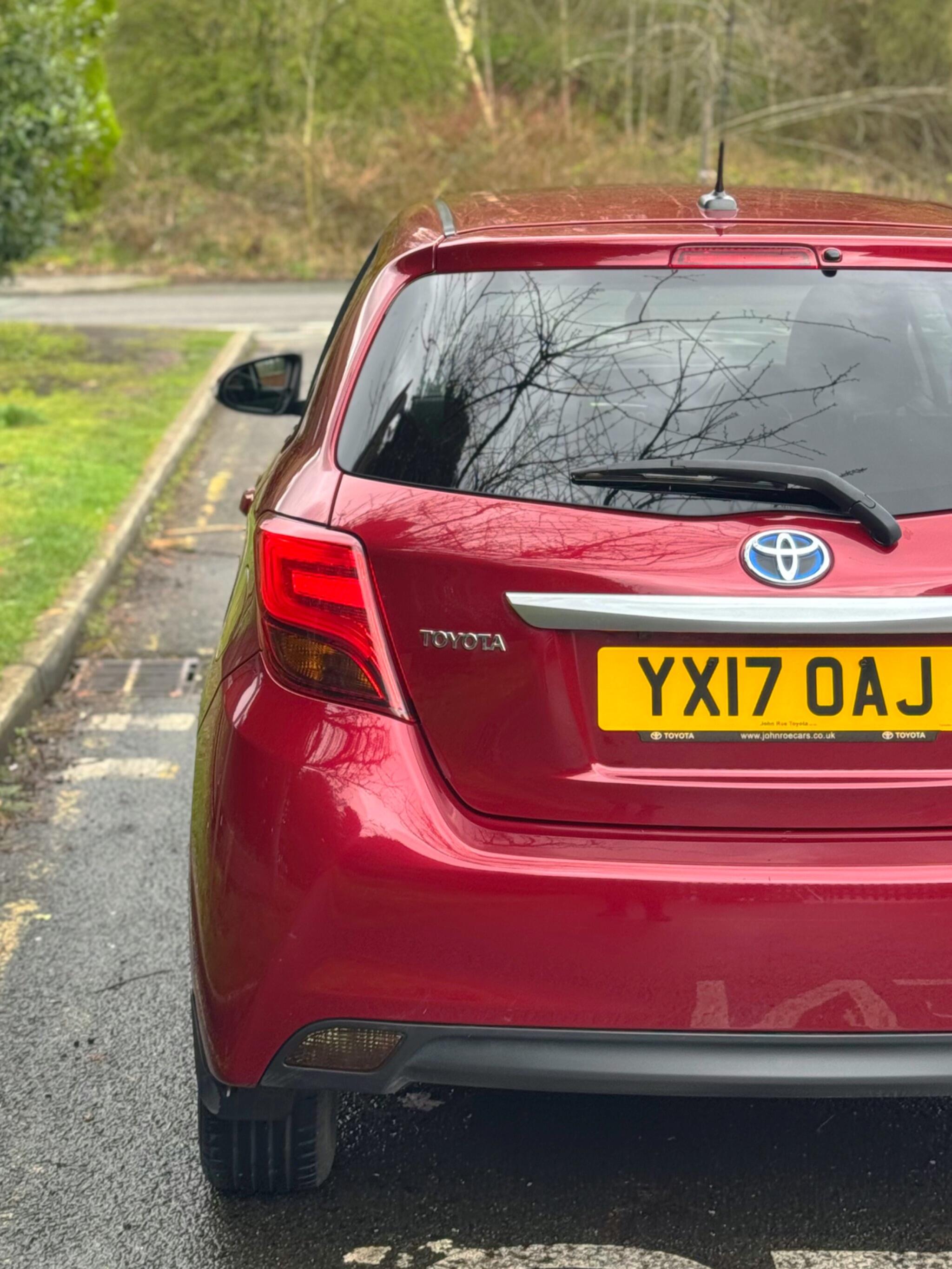 2017 Toyota Yaris 1.5 VVT-h Excel E-CVT Euro 6 (s/s) 5dr (15in Alloy) image 31