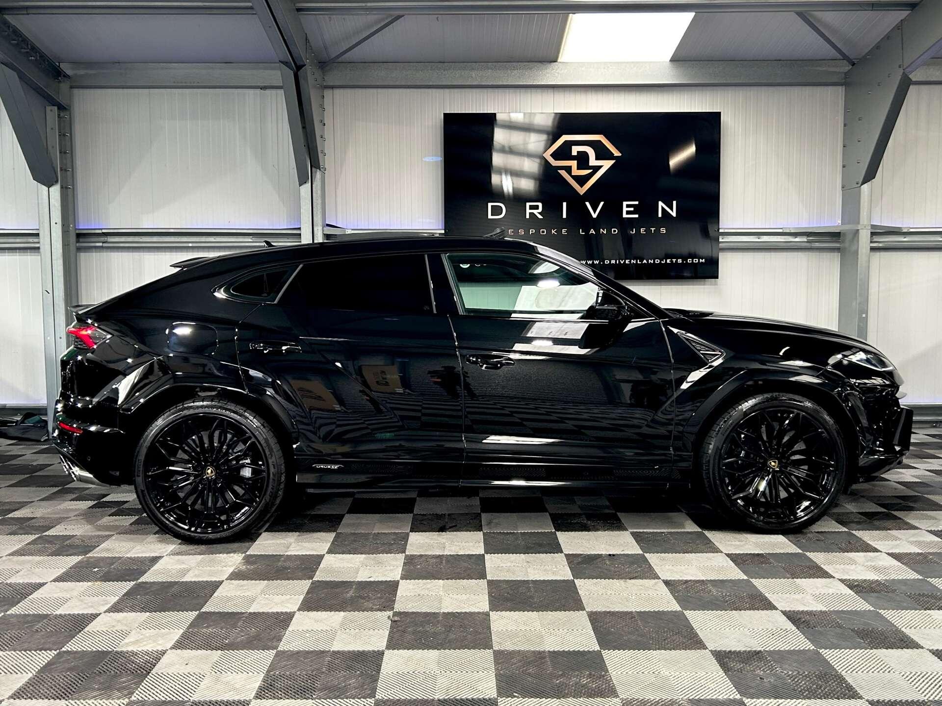 Lamborghini Urus view 14