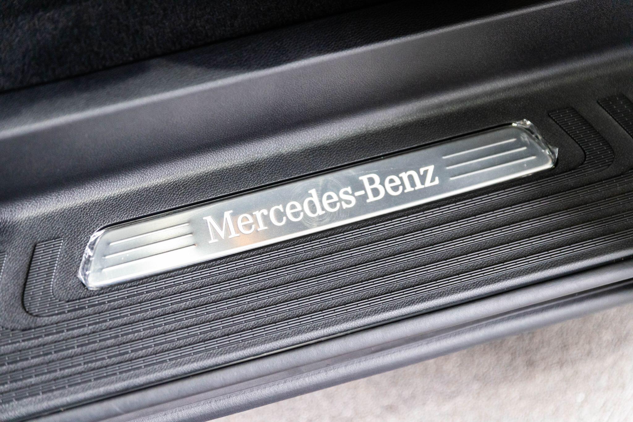 Mercedes-Benz V-Class view 24