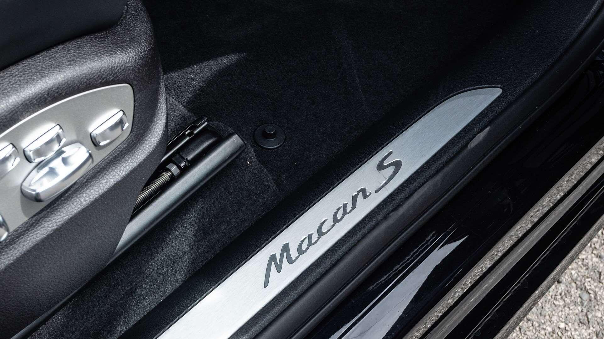 Porsche Macan view 35