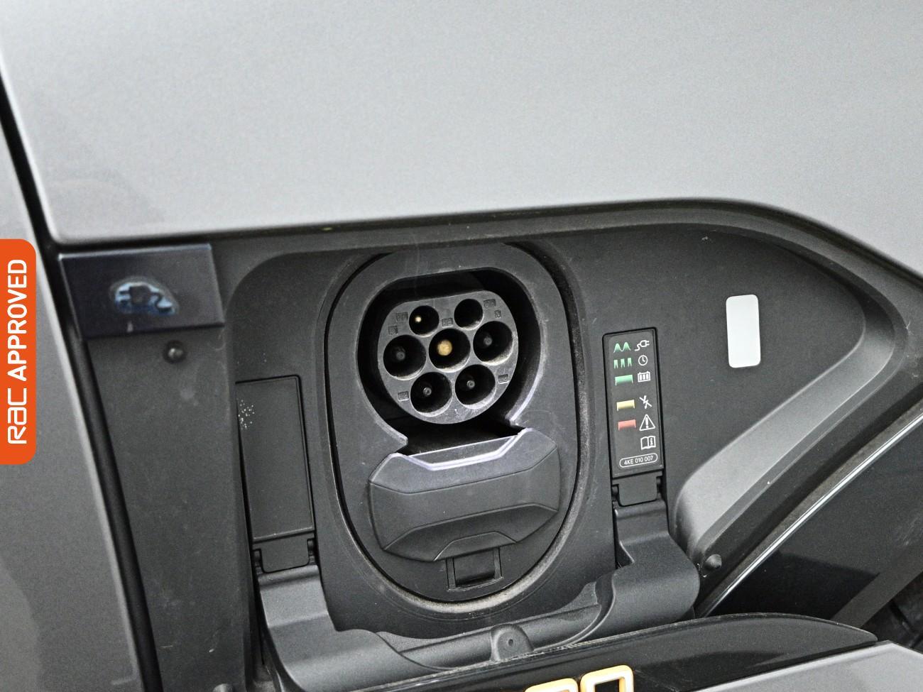 Audi E-Tron view 26