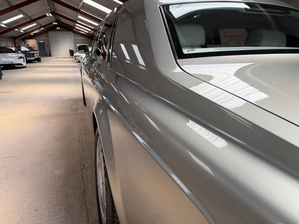 Rolls-Royce Phantom view 15