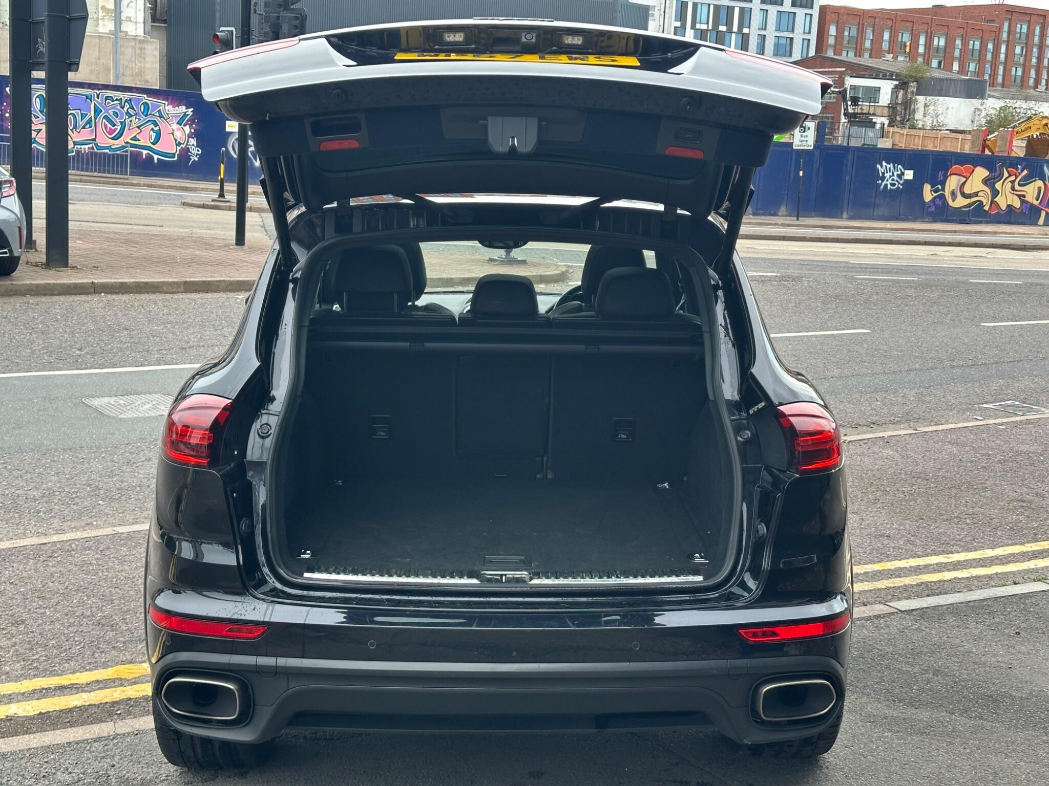 Porsche Cayenne view 16