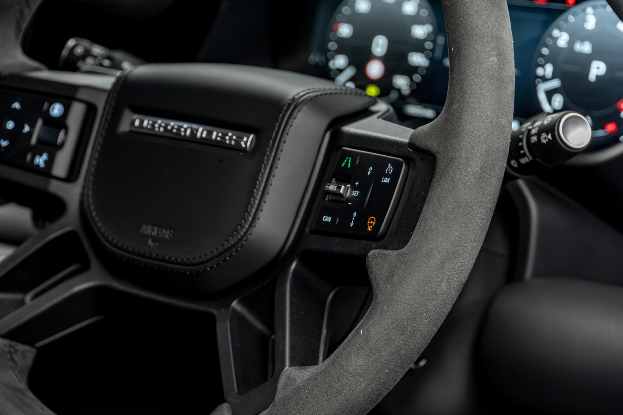 Land Rover Defender view 38