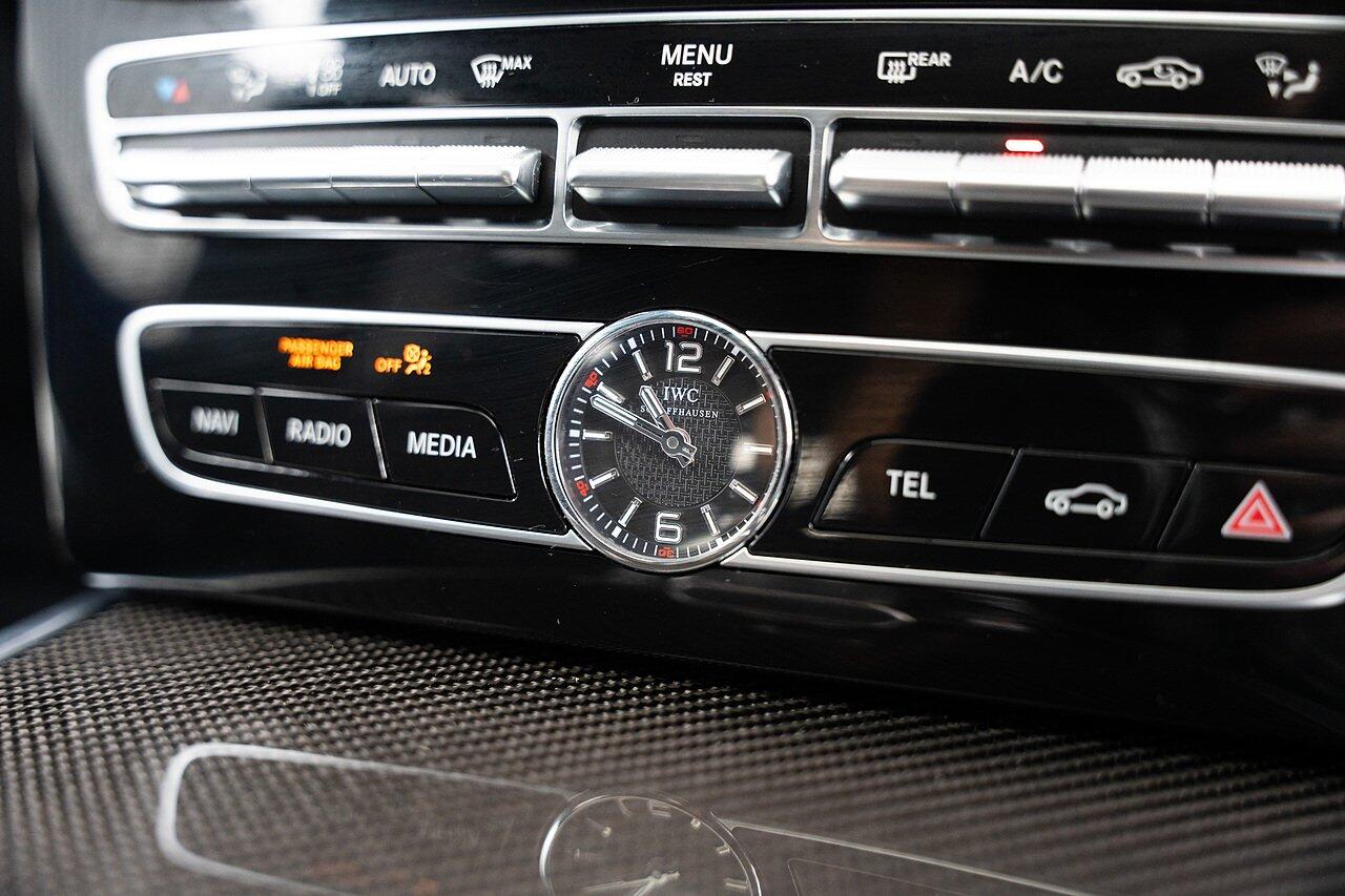 Mercedes-Benz G-Class view 43