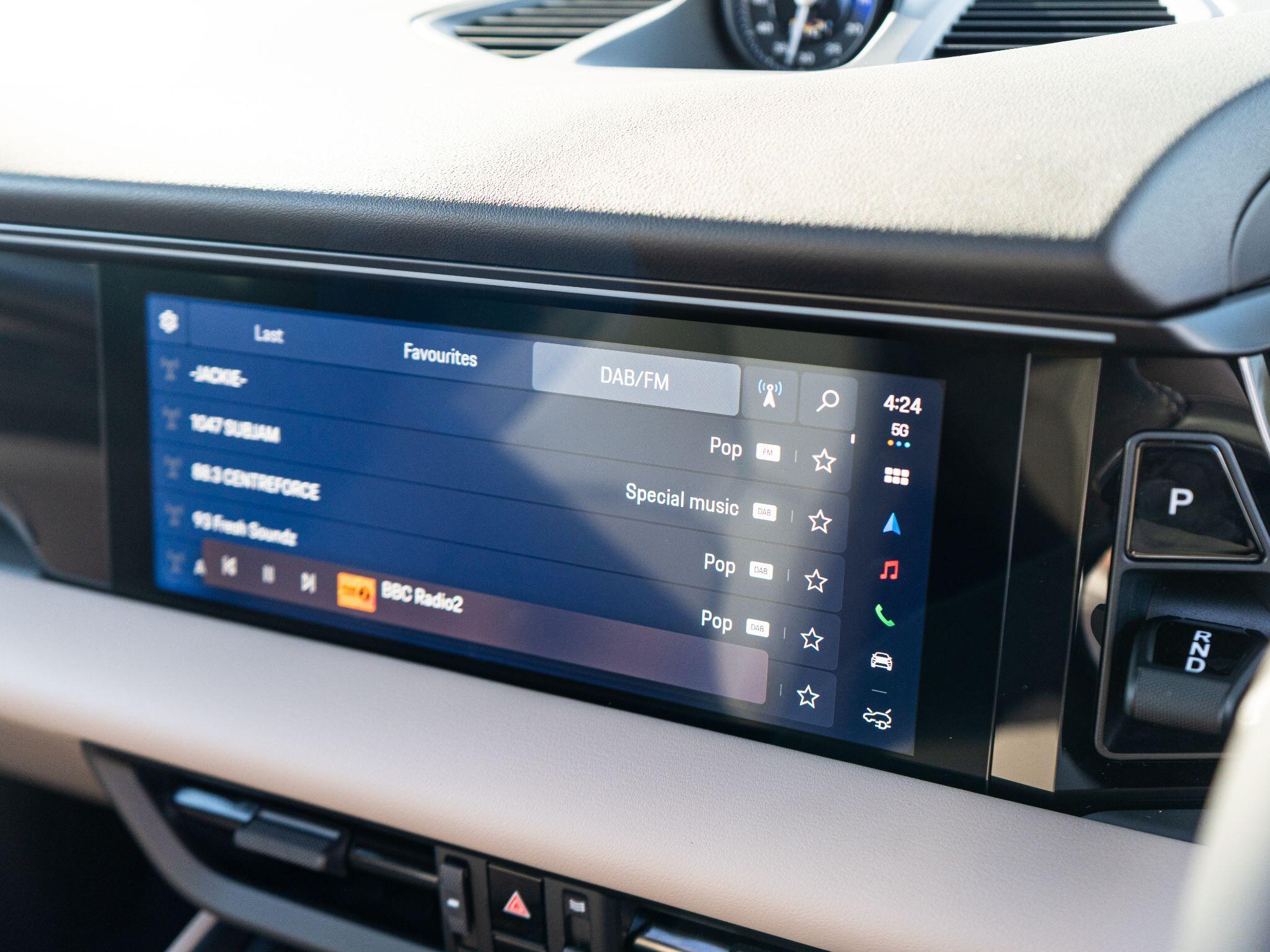 Porsche Macan view 44