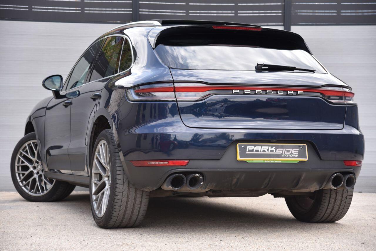 Porsche Macan view 3