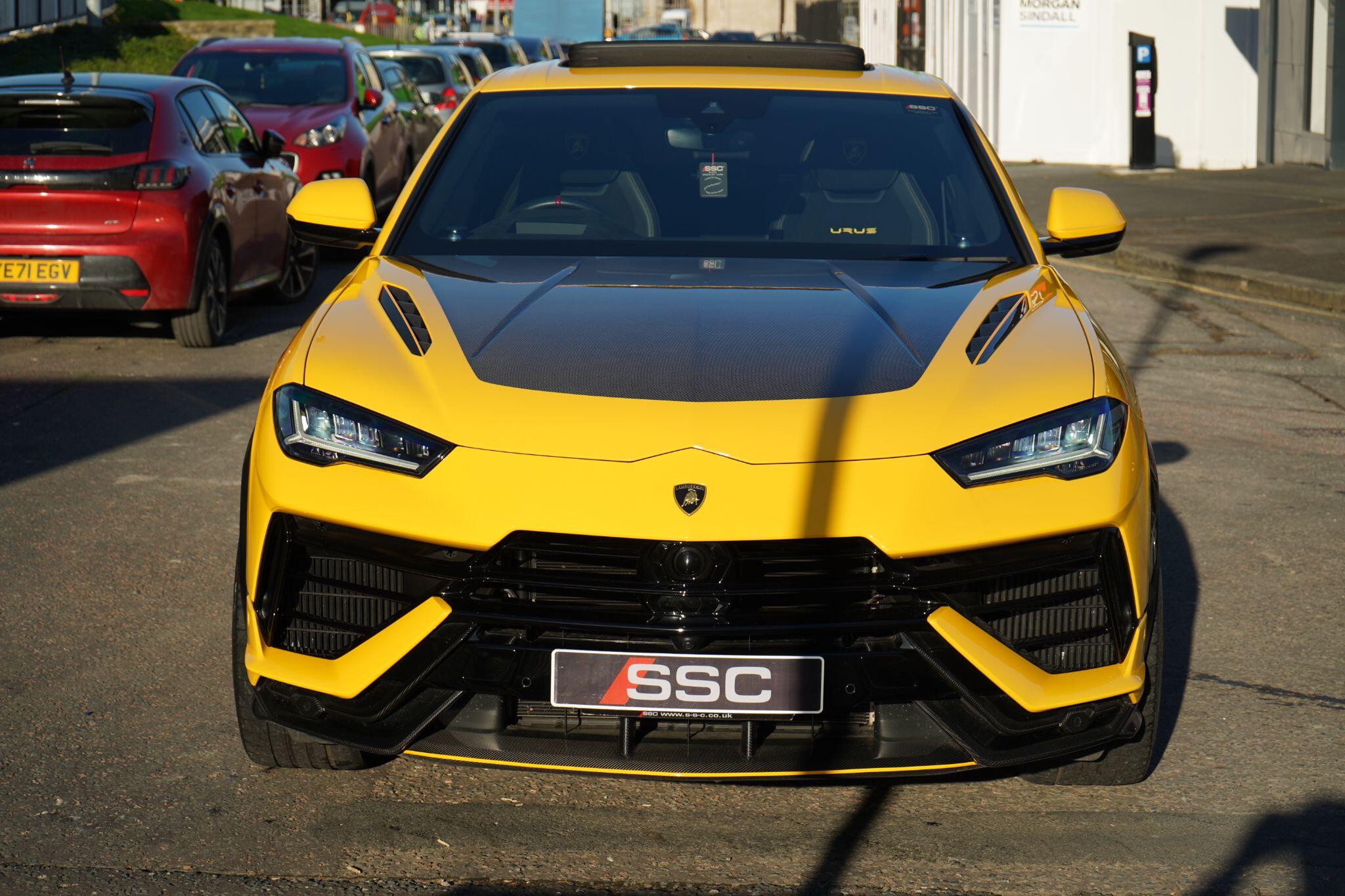 Lamborghini Urus view 7